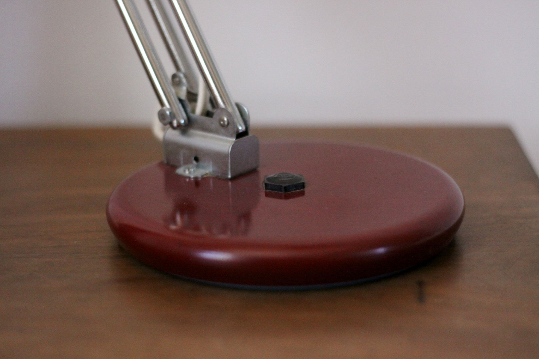 Articulated desk lamp