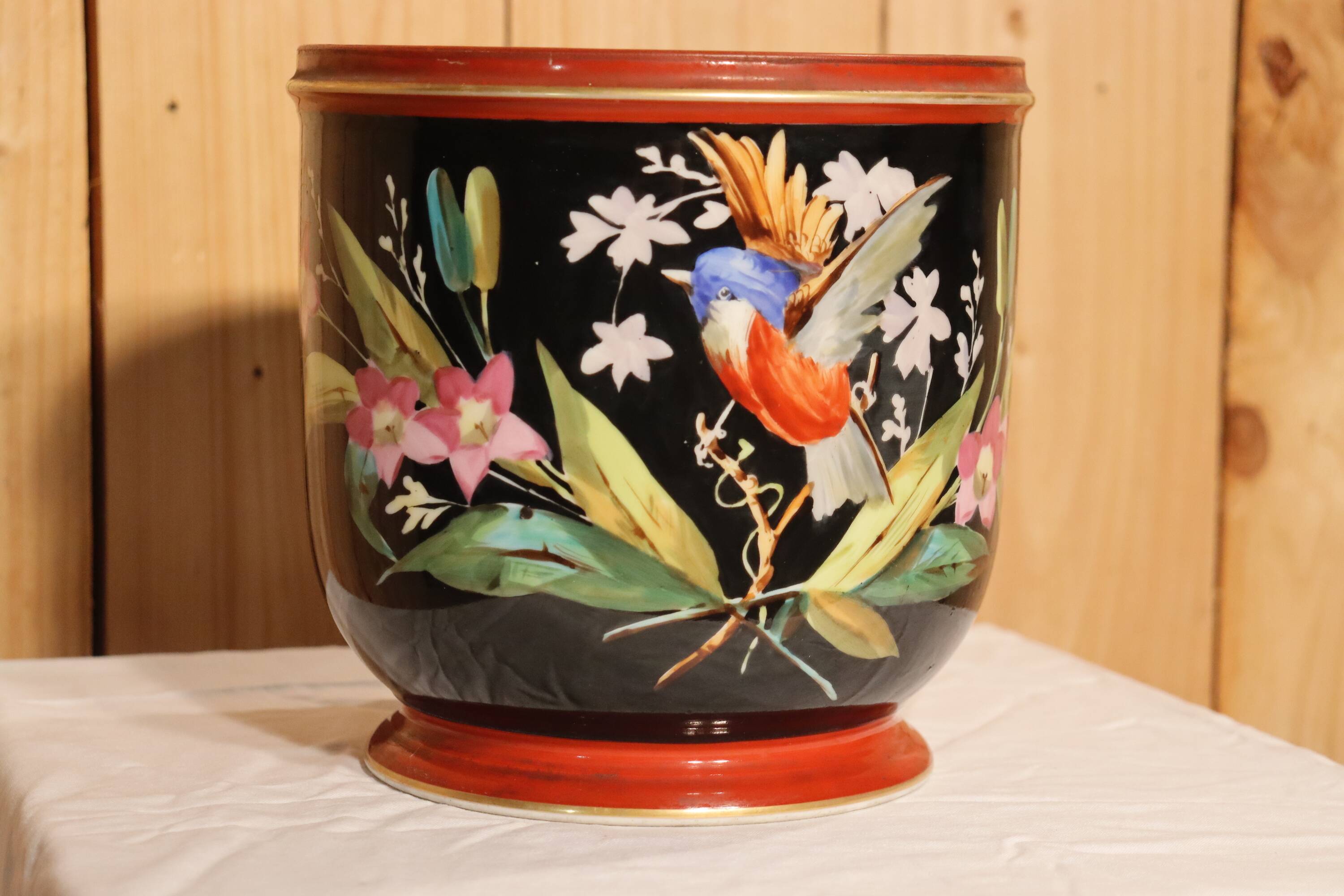 Paris porcelain jardinière decorated with birds and flowers, 19th century