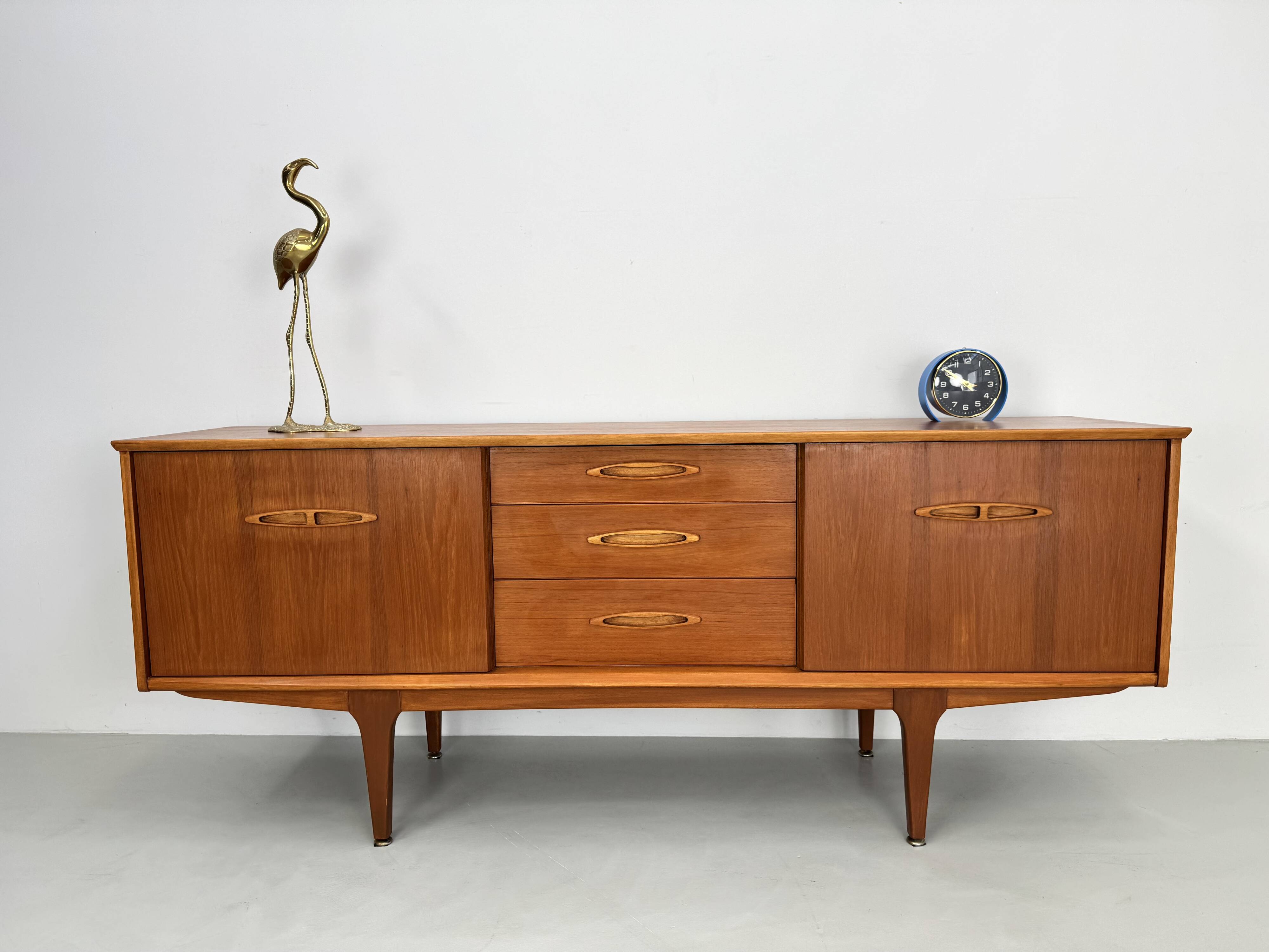 Buffet vintage de Jentique des années 60.
