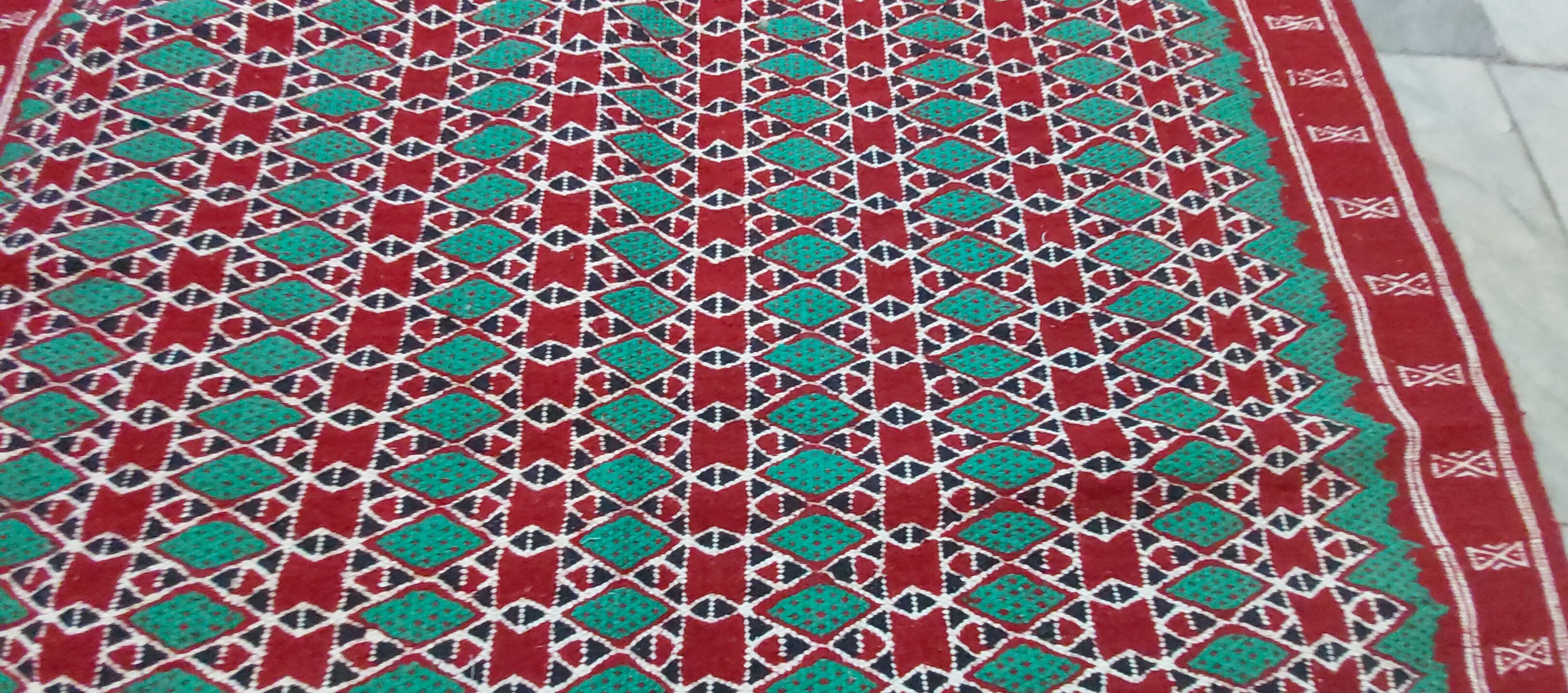 Traditional red and green handmade carpet in pure wool  115x210cm