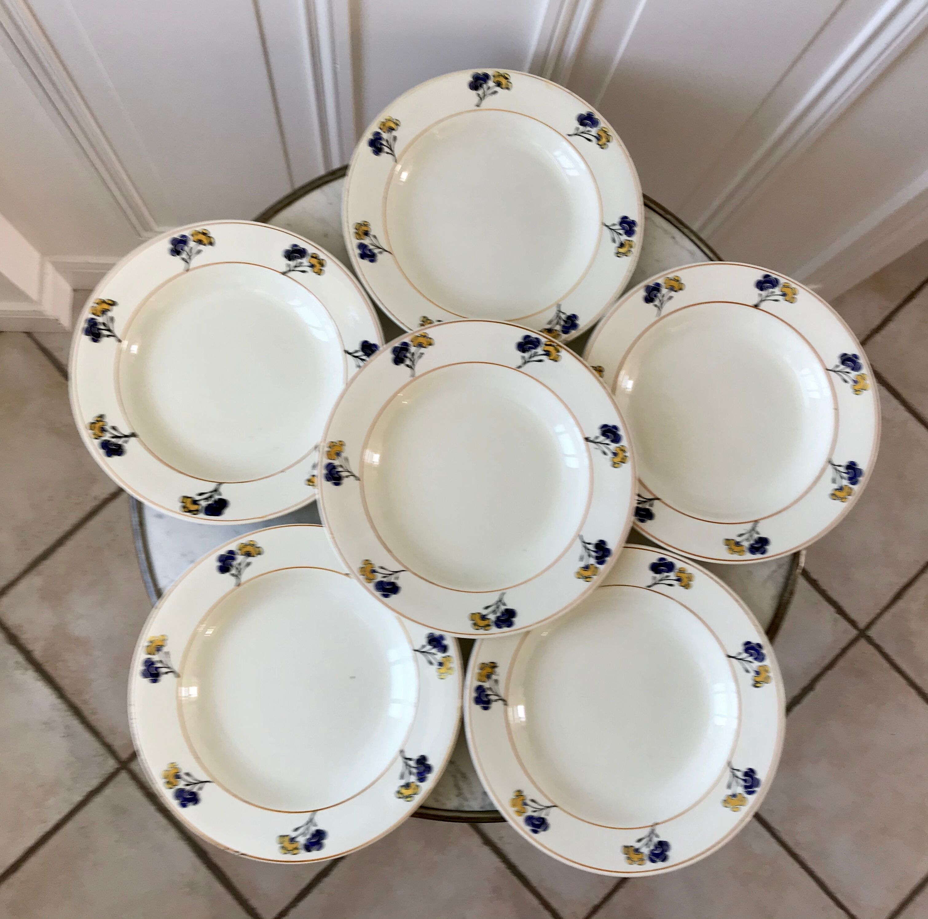 Lot de 6 assiettes creuses Terre de Fer modèle "Roméo" début XXème