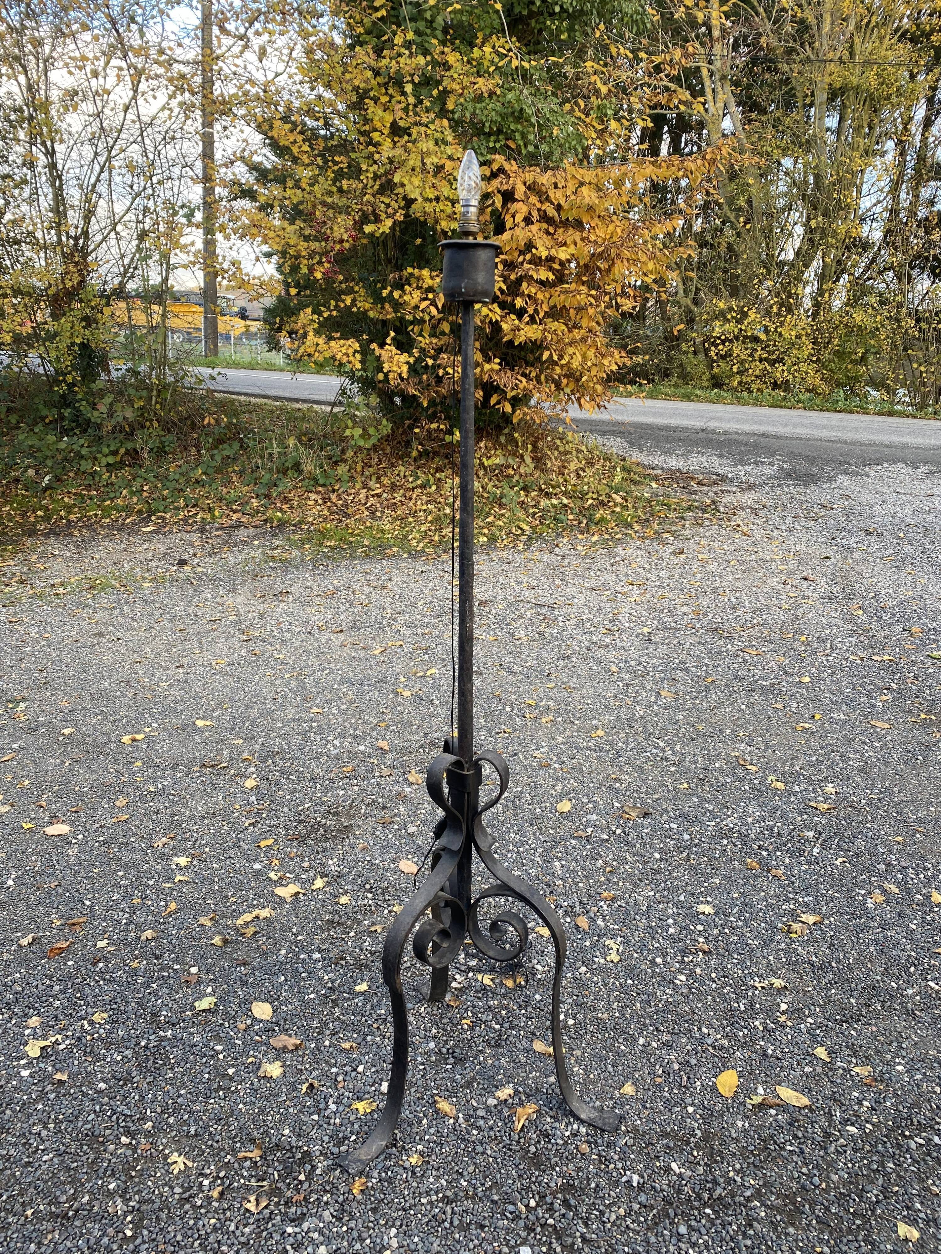 Lampadaire brutaliste