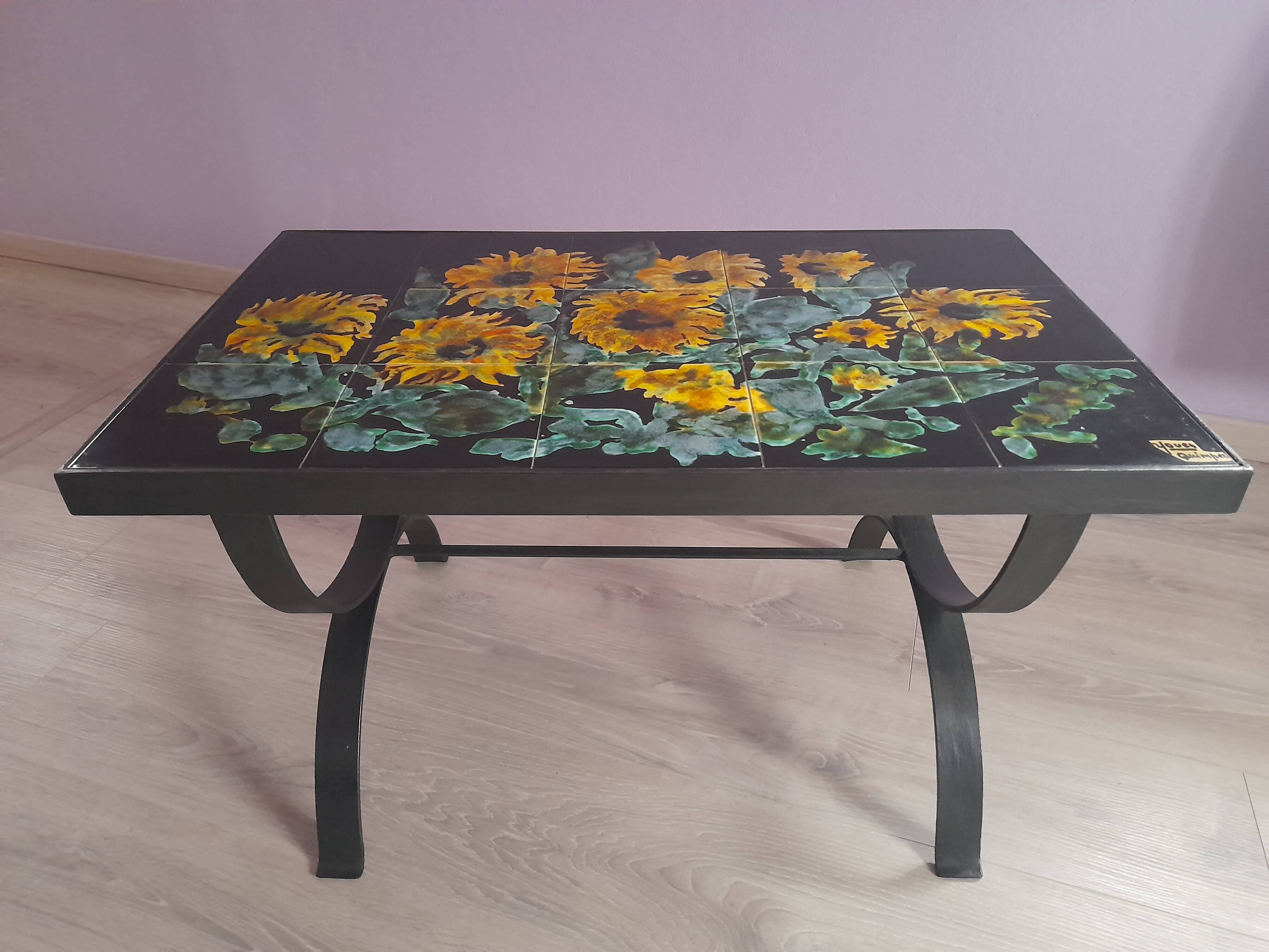 Ceramic coffee table from Quimper signed by Youen.