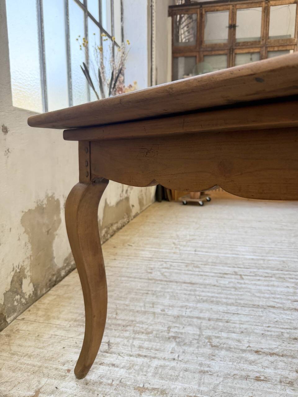 Table campagne provençale style Louis XV merisier