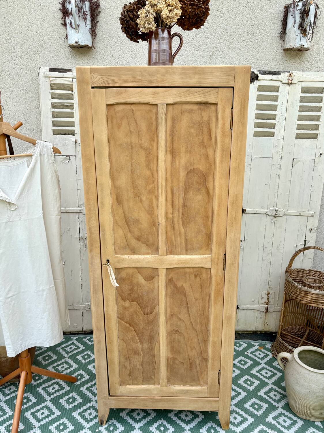 Small Parisian wardrobe