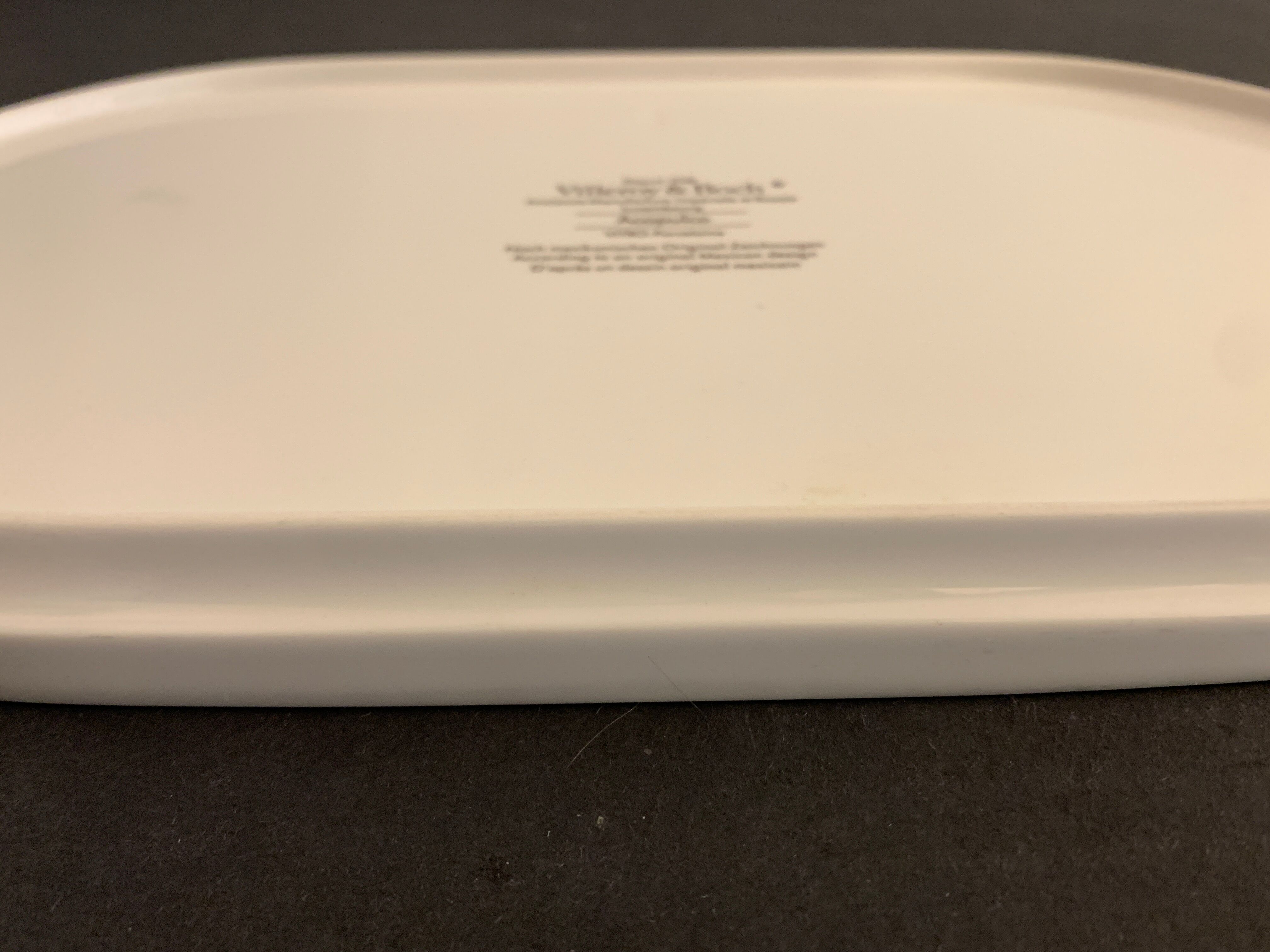 Porcelain vitro plate, Acapulco model by Villeroy and Boch, 34 x 16 cm
