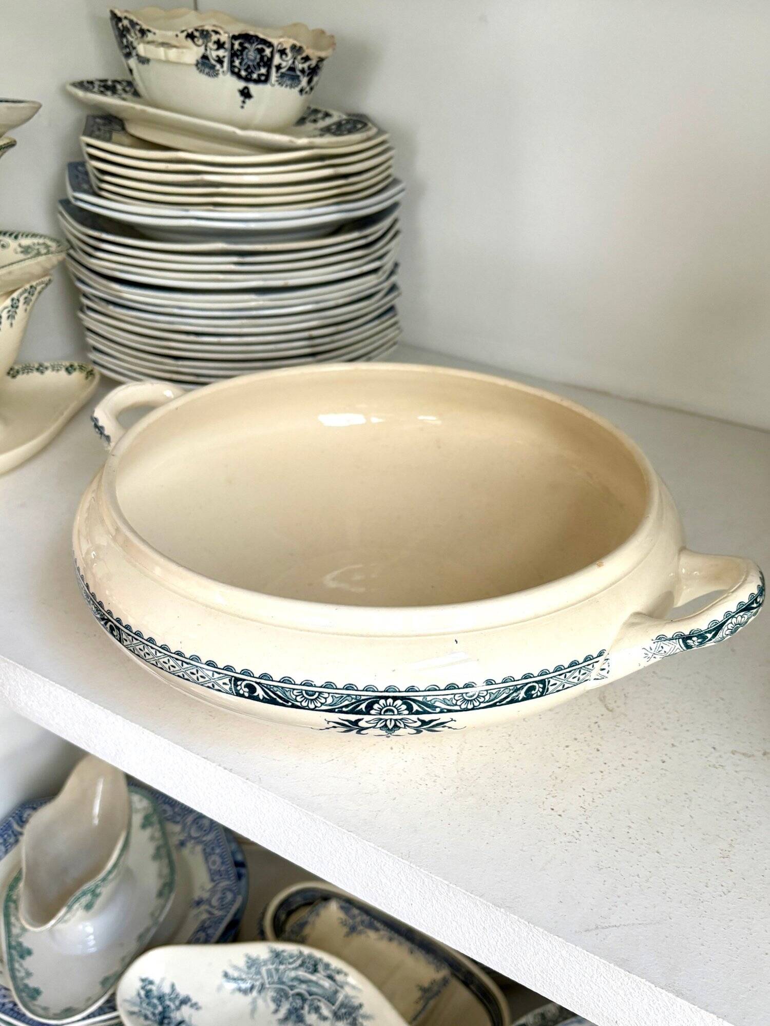 Longchamp eared salad bowl in iron terracotta, "Lily" service