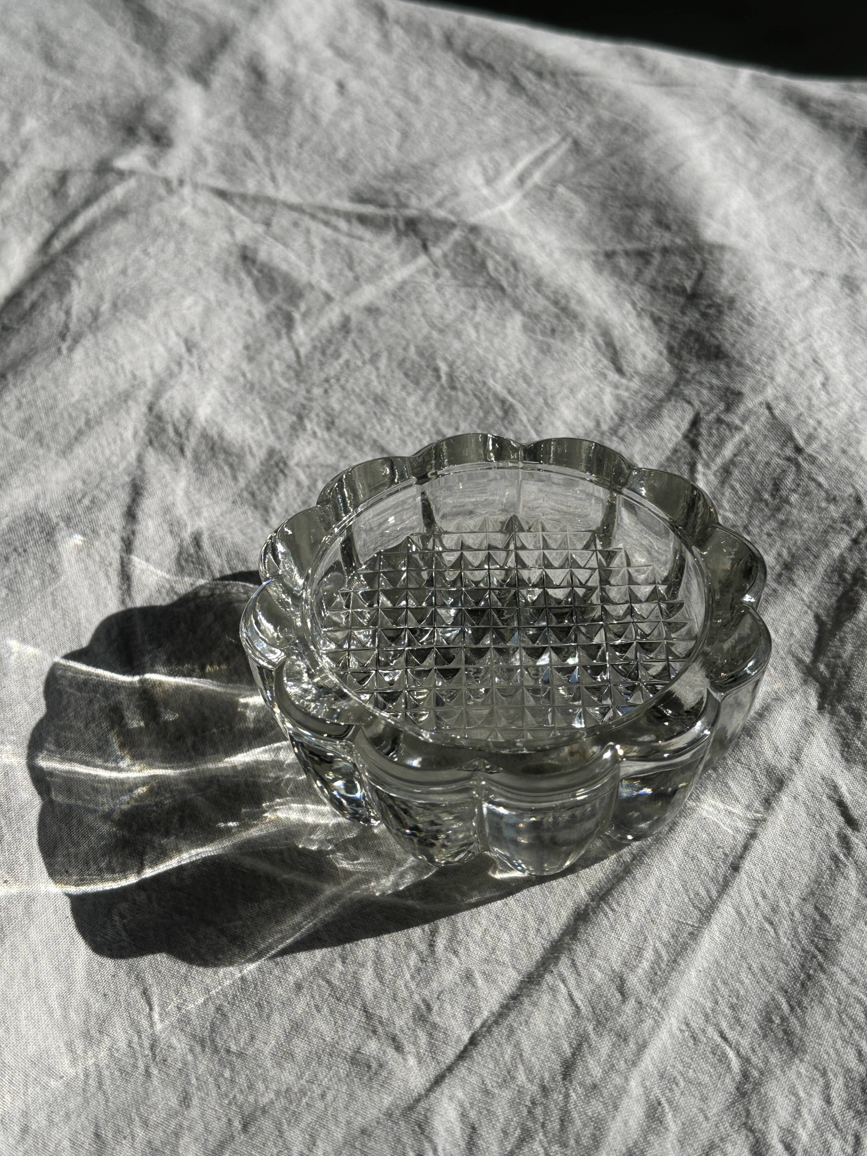 Small glass ashtray in the shape of a flower France Reims Brand MO