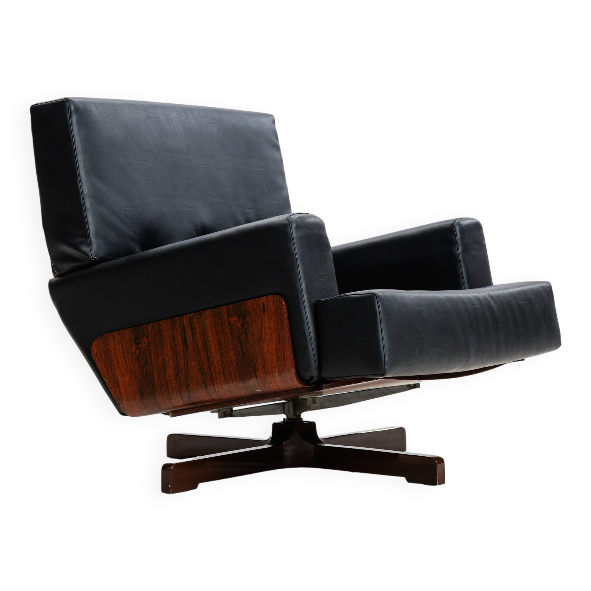 Swivel rosewood model 401 armchair by Menilio Taro for Cinova, 1960s