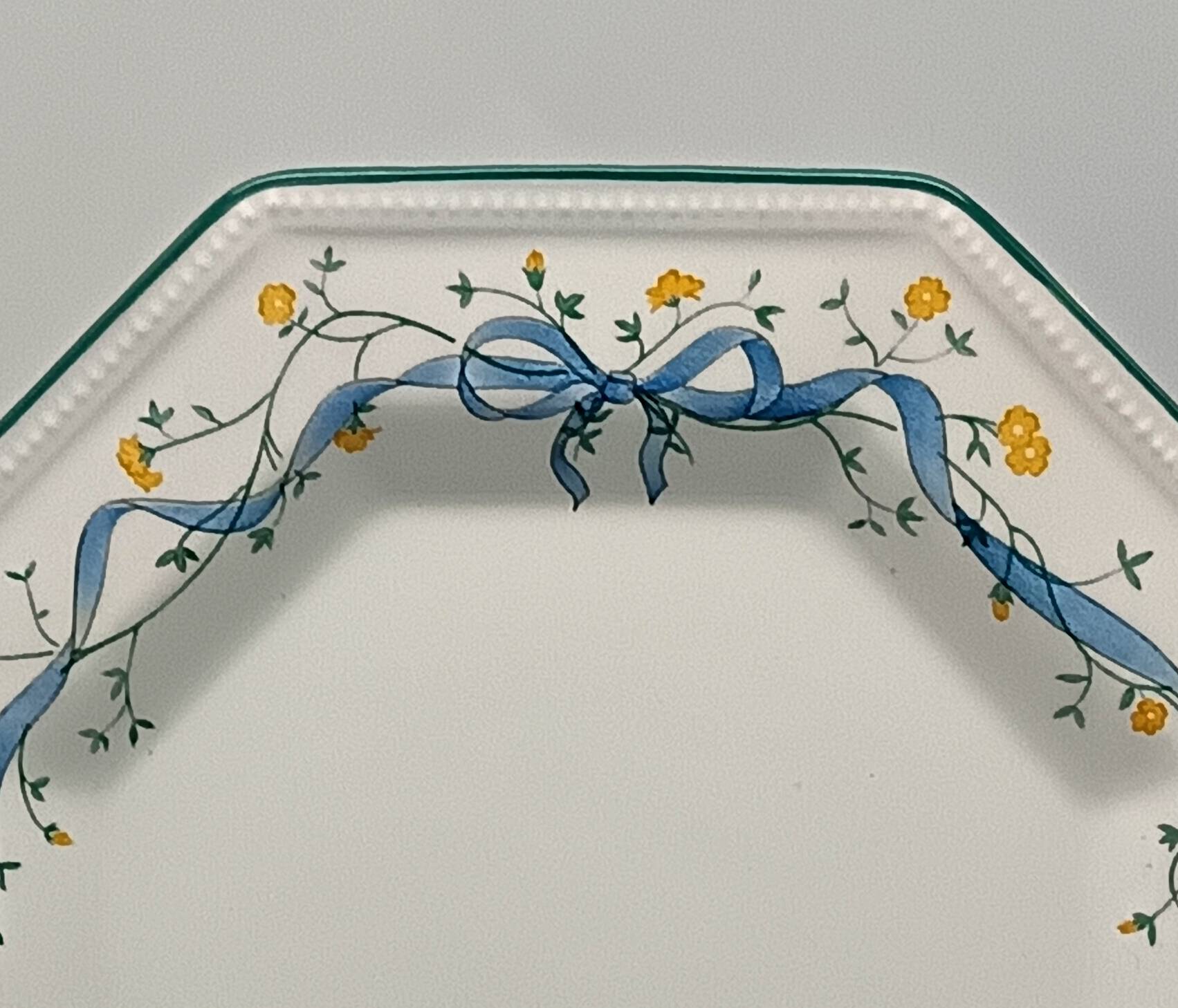 6 Johnson brothers England dessert plates