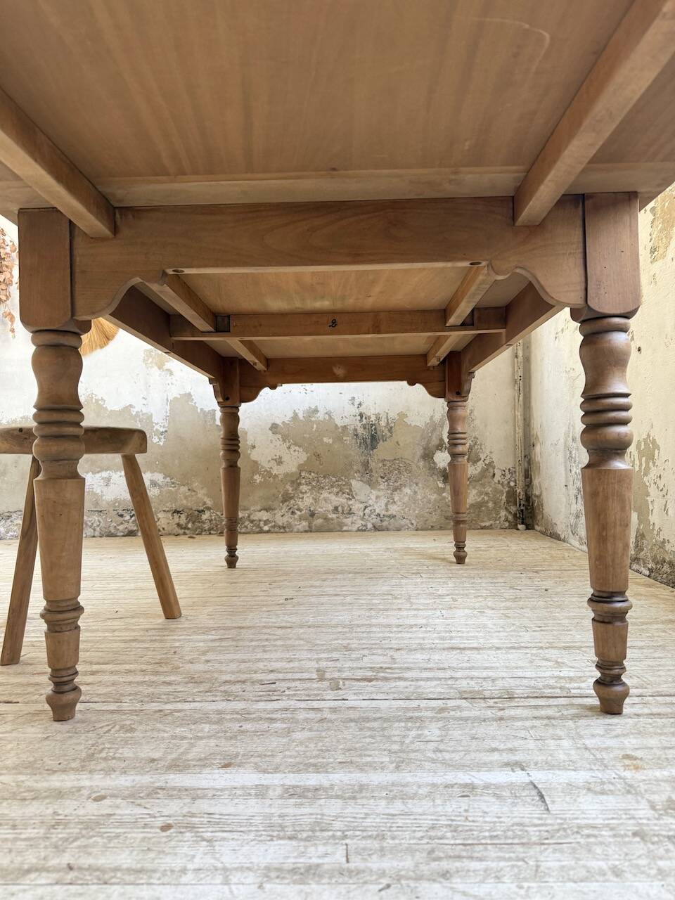 Table de ferme noyer à rallonges 150-250cm