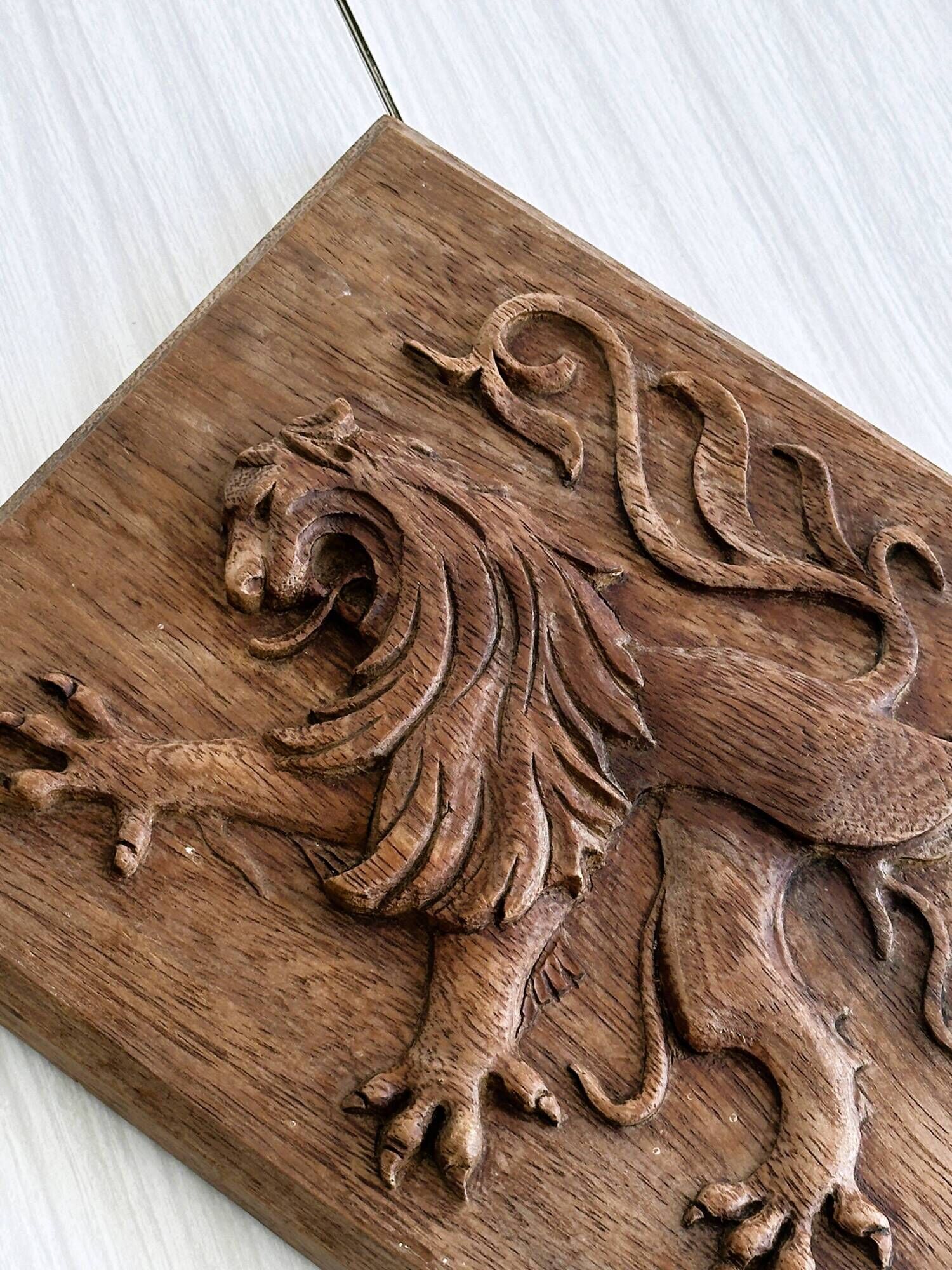 Plaque blason en bois Lion des Flandres.