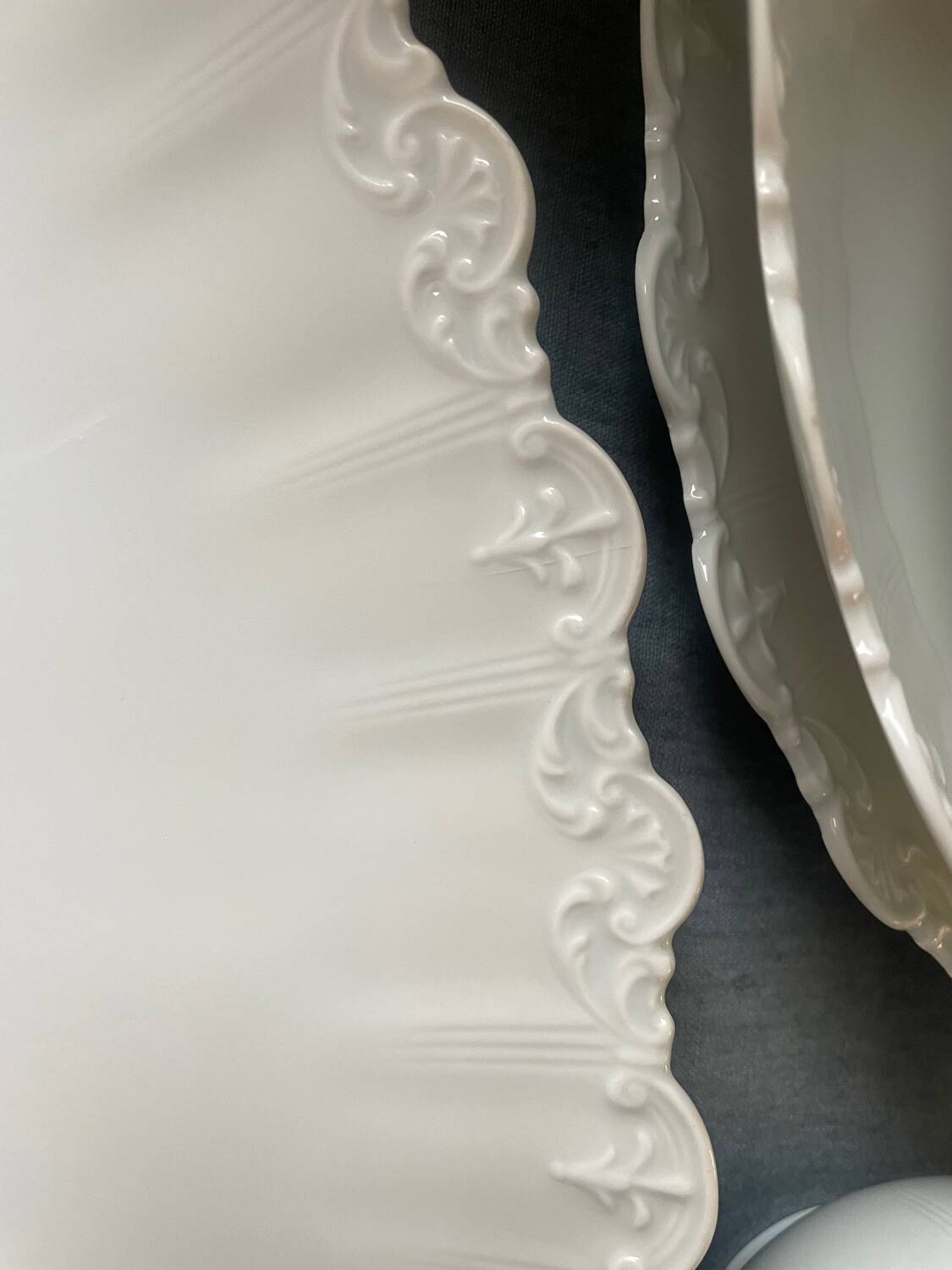 Prestigious 62-piece dinnerware set in vintage 70's Limoges white porcelain by Raynaud