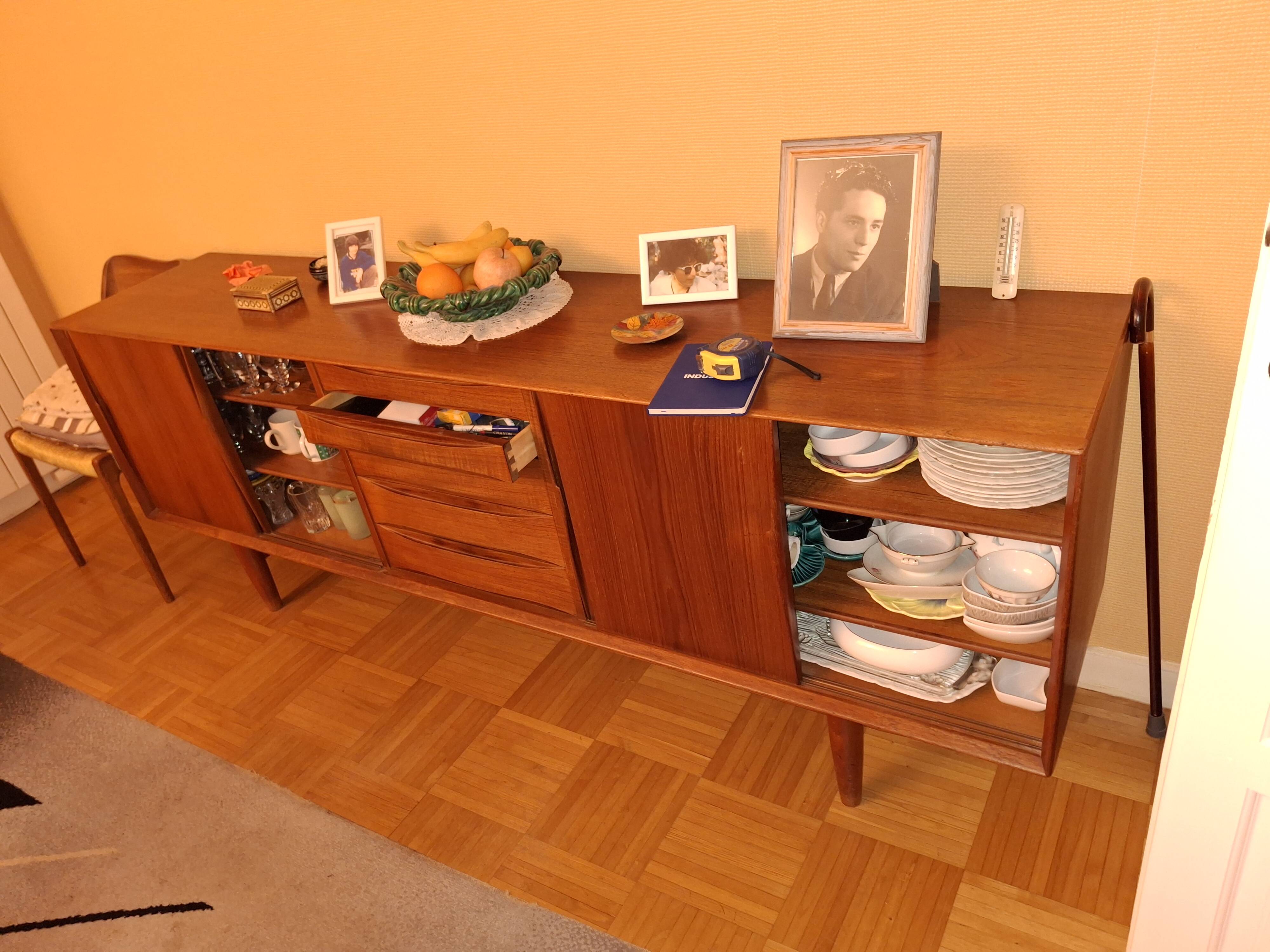 Buffet en teck vintage des annees 60