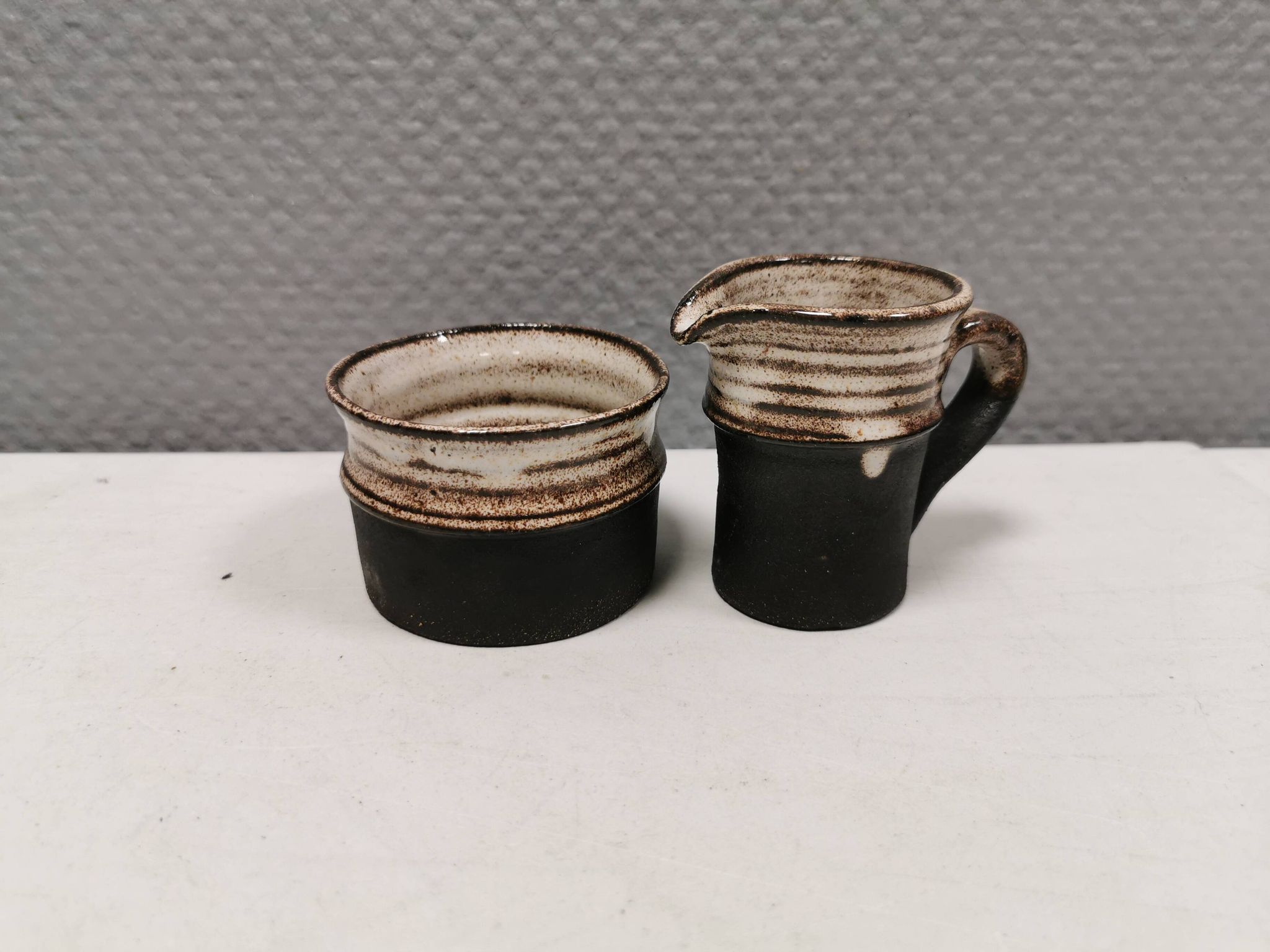 Ceramic set consisting of a sugar bowl and a milk jug from Finns keramik Denmark.