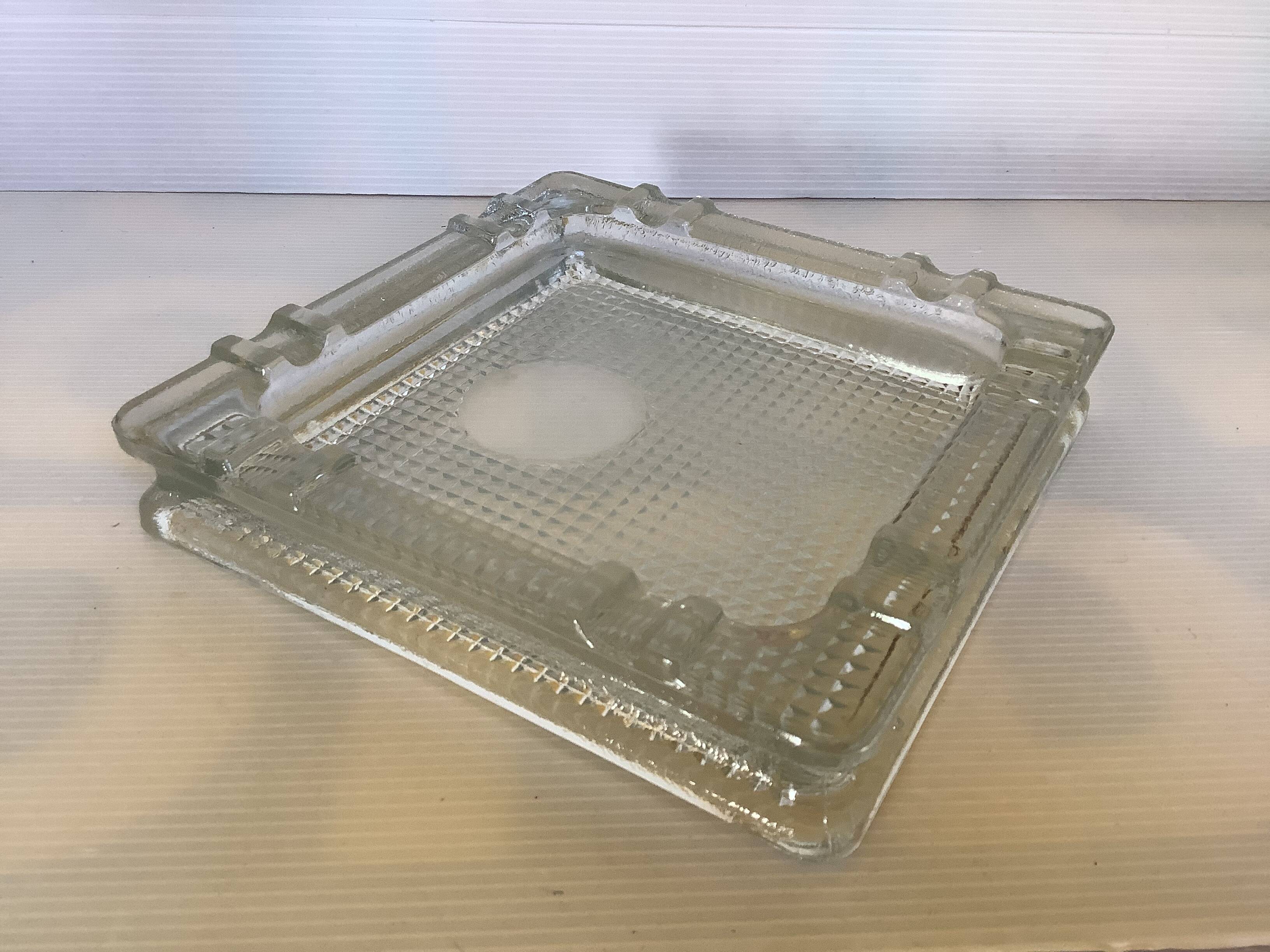 Empty Saint Gobain ashtray pocket with diamond tips