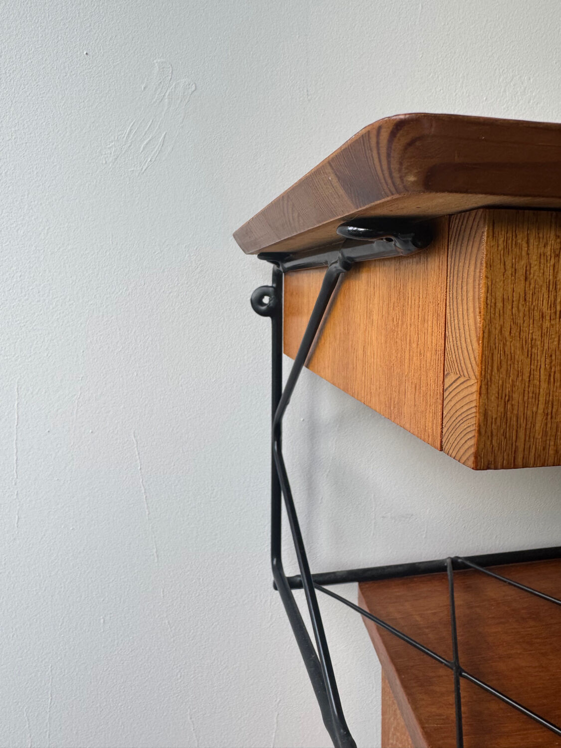 Vintage floating wall shelf in Norwegian teak, 1960s