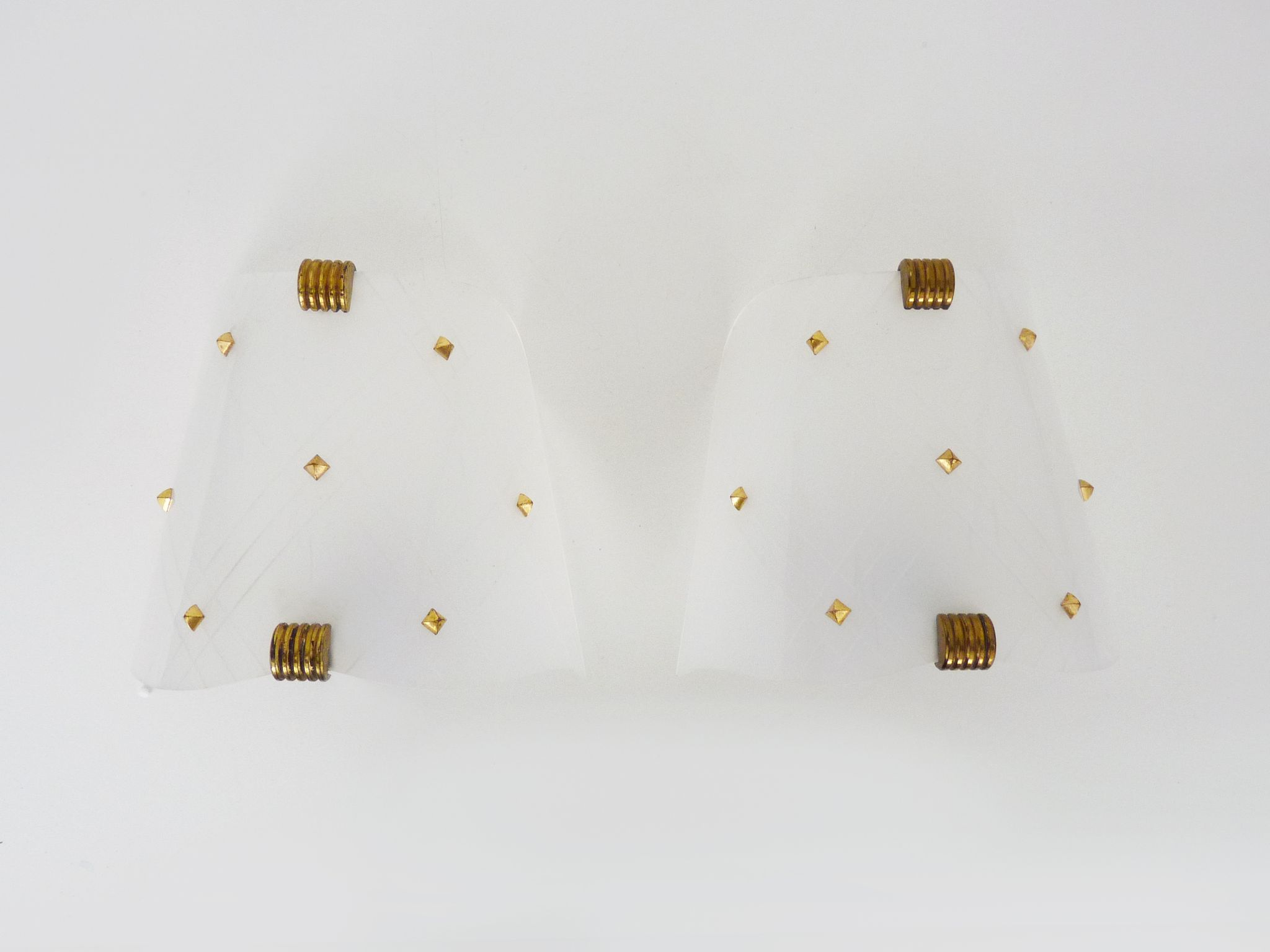Pair of vintage wall lamps in Plexiglas and Rockabilly brass. Year 50