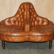 Heritage leather Chesterfield sofa, four-seater, Tête-à-Tête model.