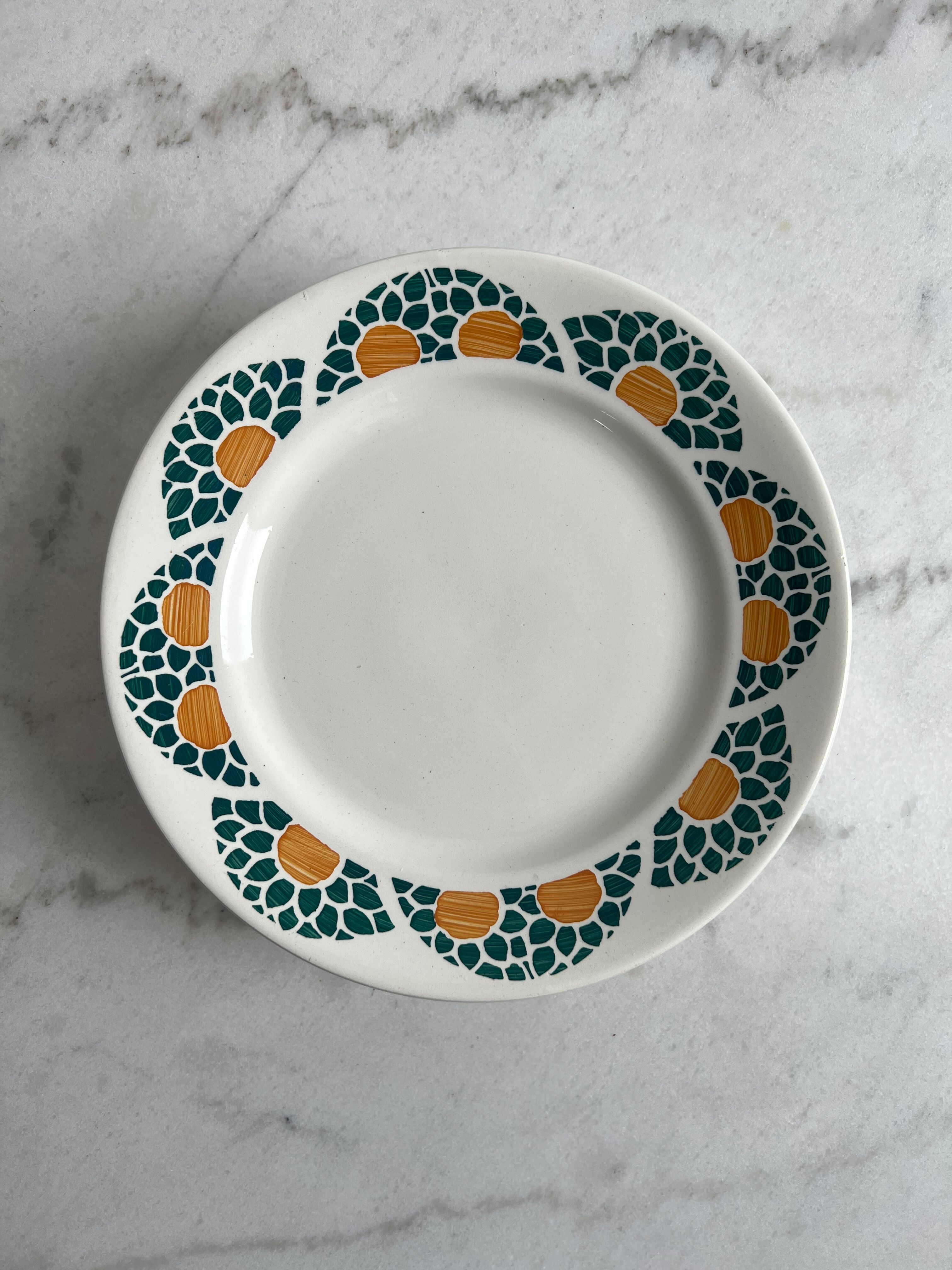 Lot 8 flat plates in excellent condition - New Givors