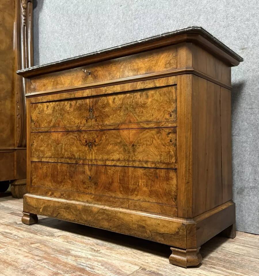 Louis Philippe period chest of drawers in walnut circa 1830-1840