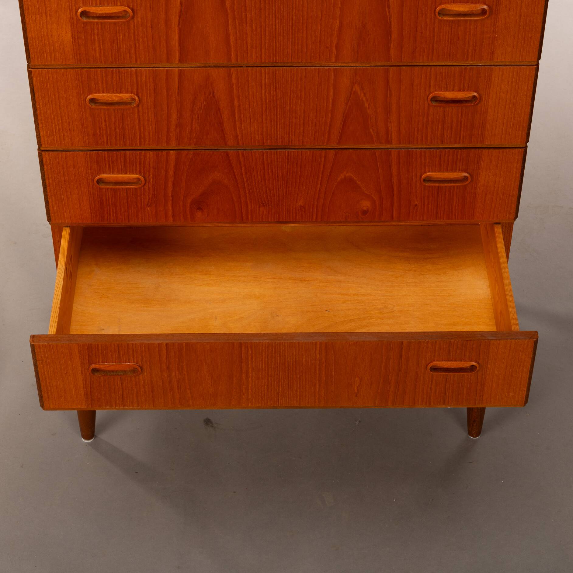 Commode en teck haute de design danois, années 1960
