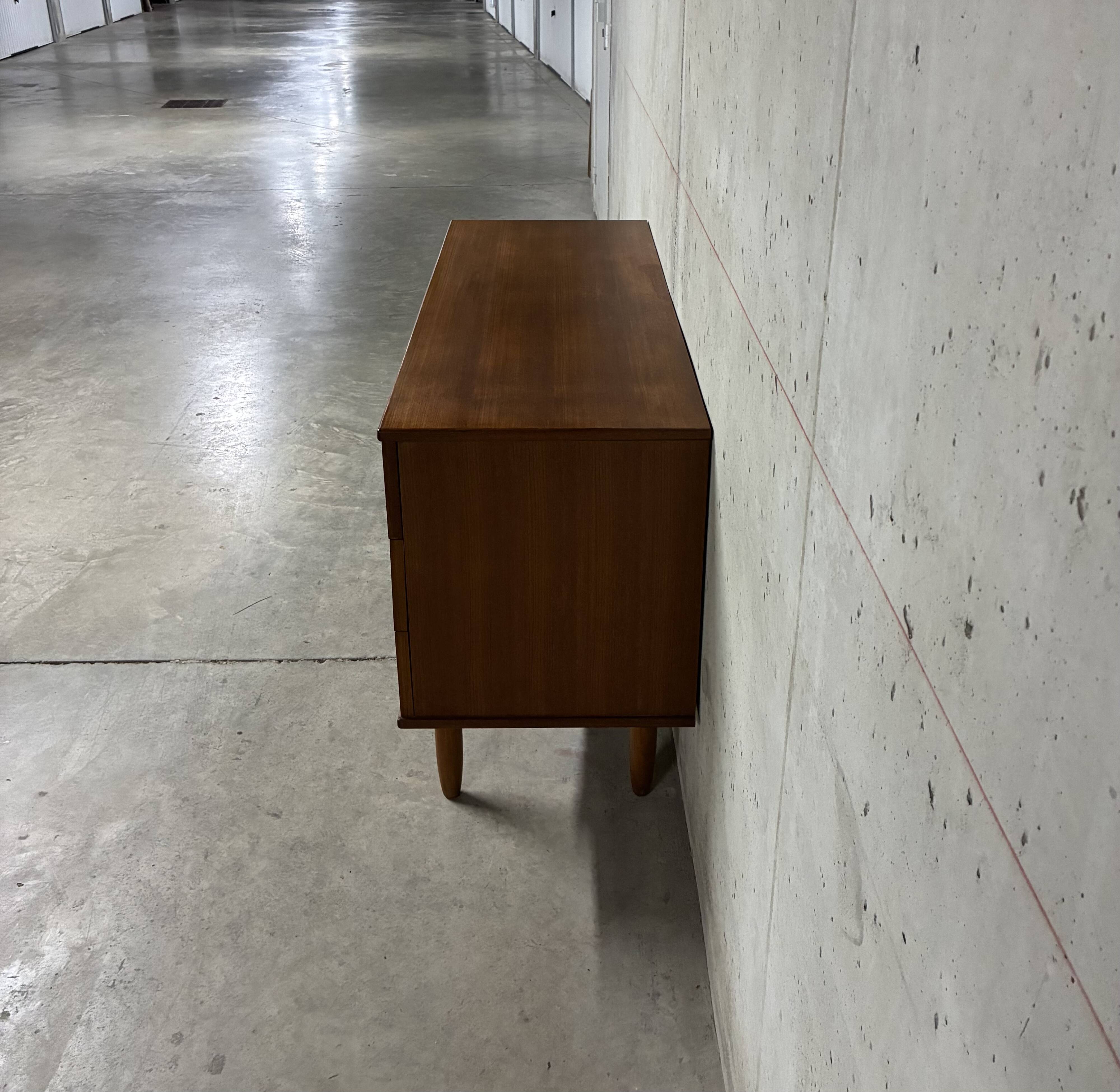 Double enfilade commode with 6 drawers, vintage Scandinavian from the 1960s.