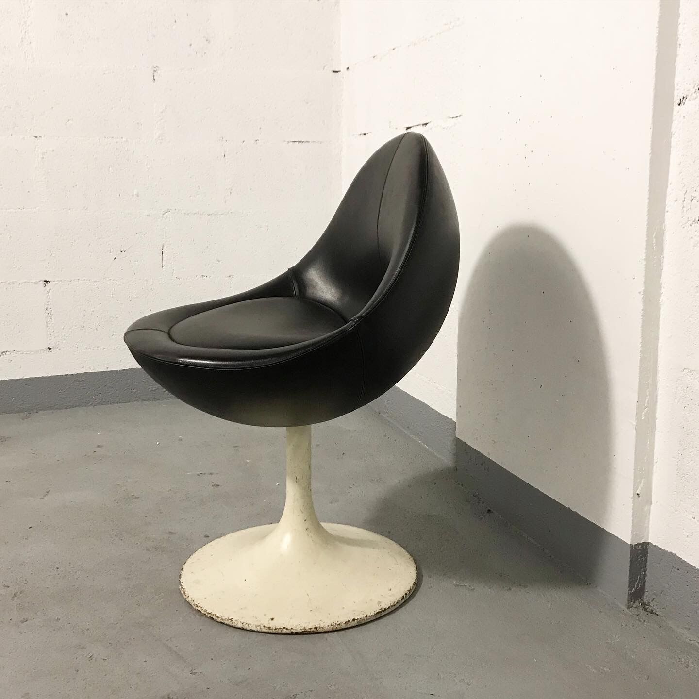 Johanson low chair swivel model "venus"