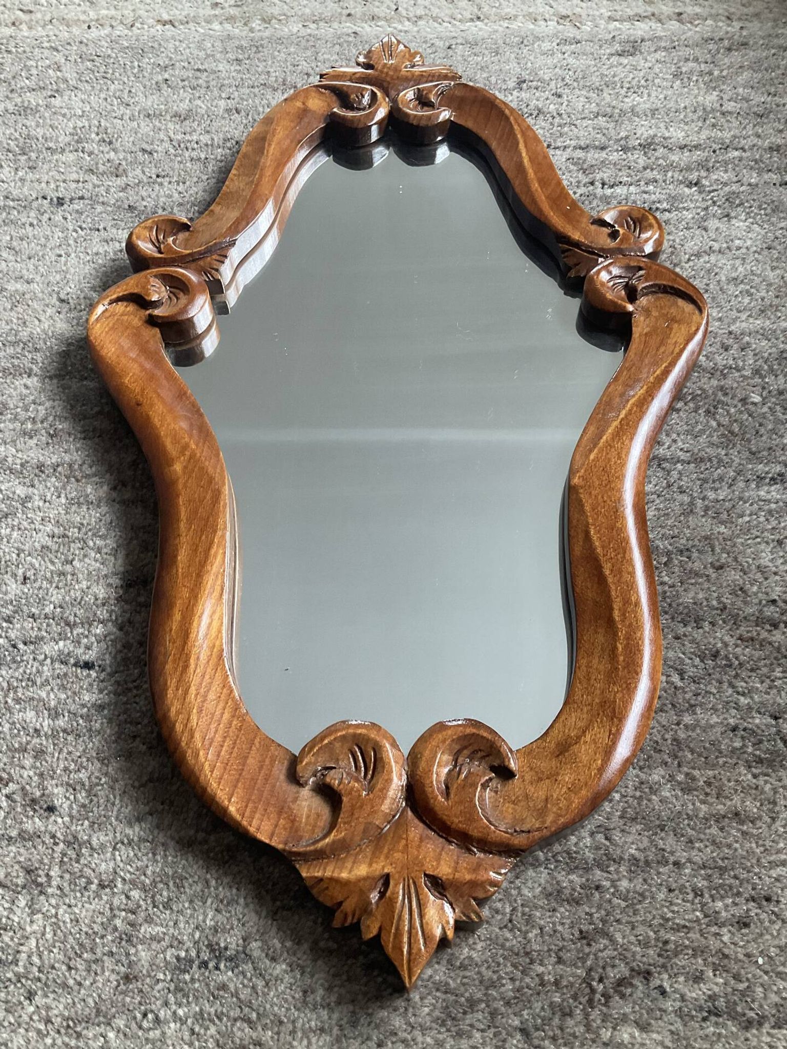 Miroir vintage en bois sculpté