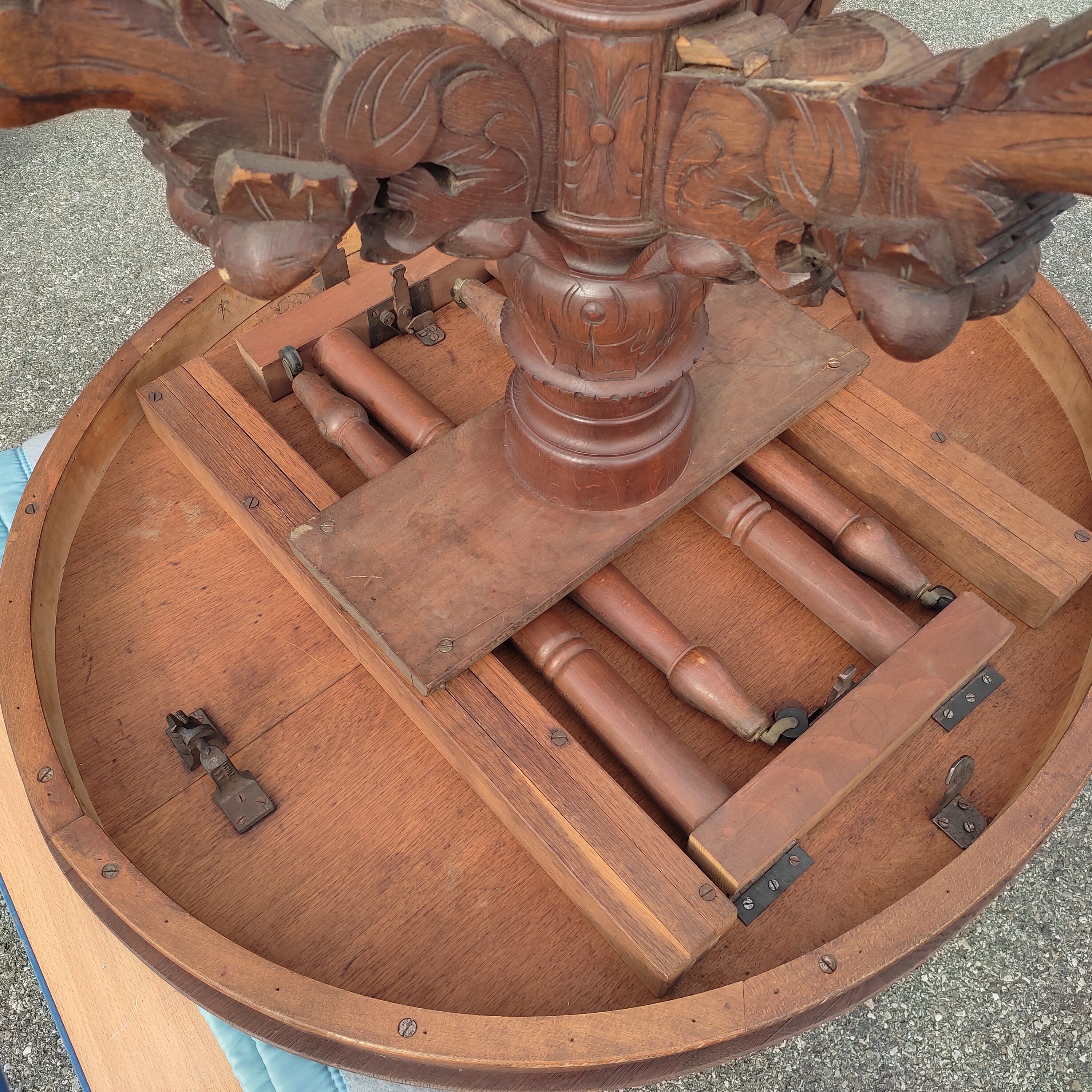 French table in extendable solid oak