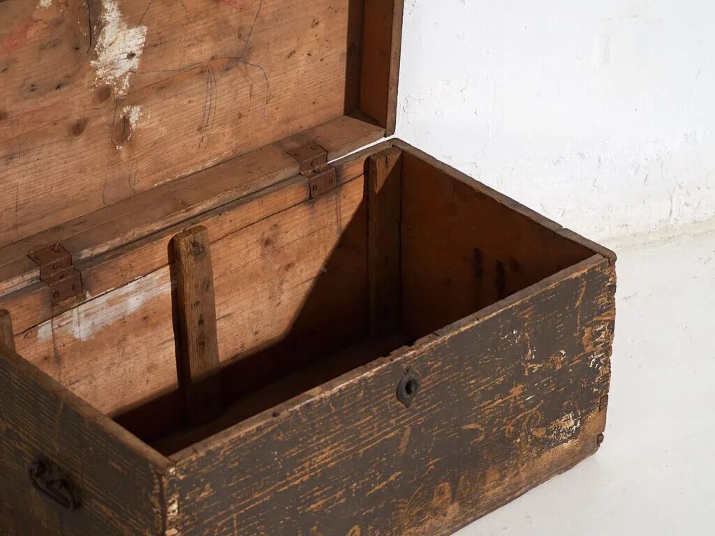 Antique chest with dark patina (Year 1906) #5