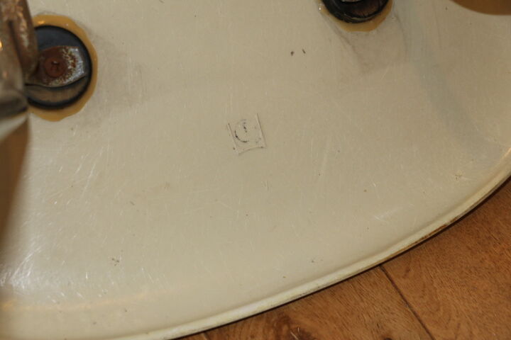 4 Herman Miller cream Eames shell chairs