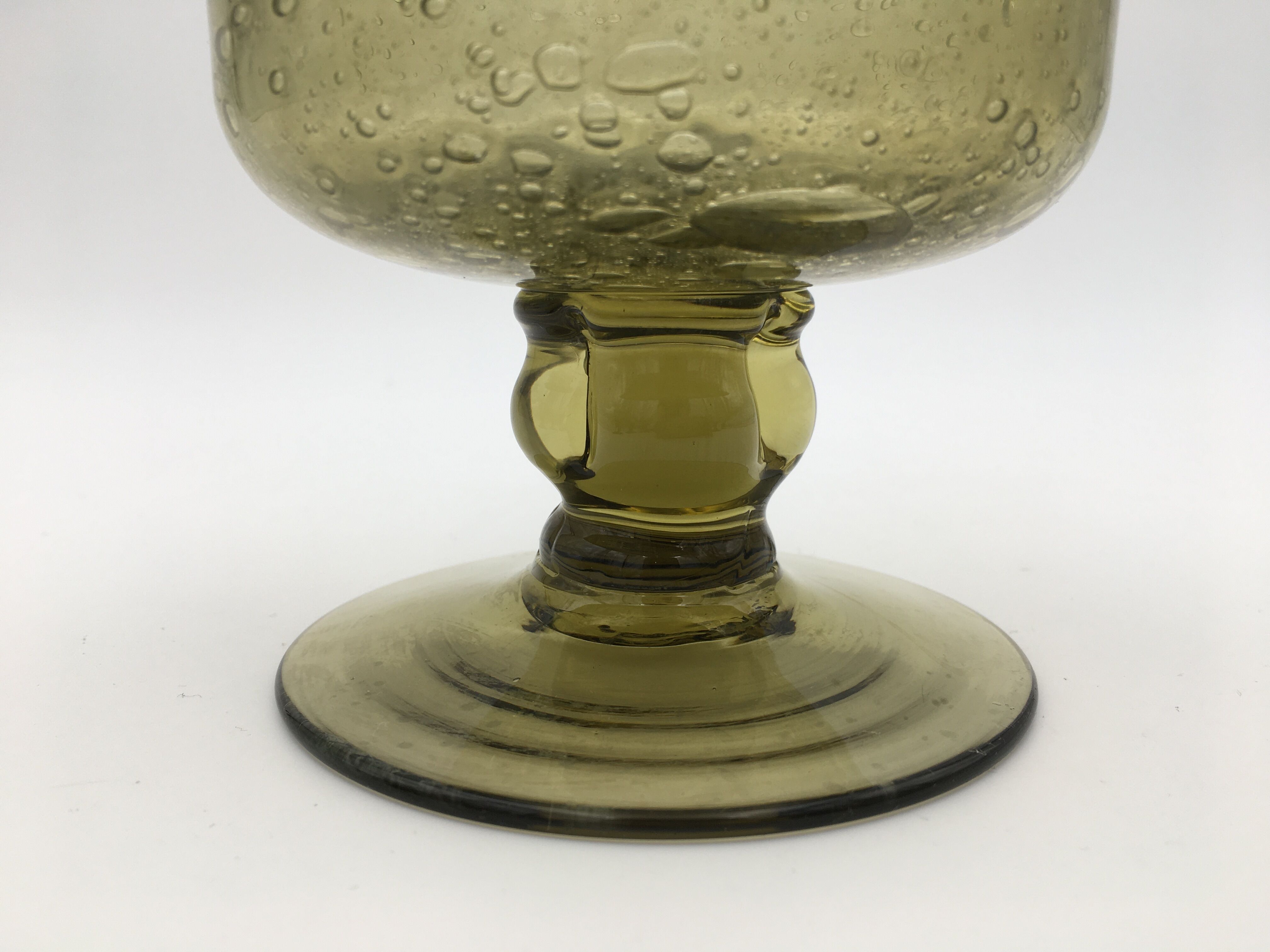 Cinq verres à pied vintage Biot, verre soufflé fumé à inclusions de bulles - années 1960