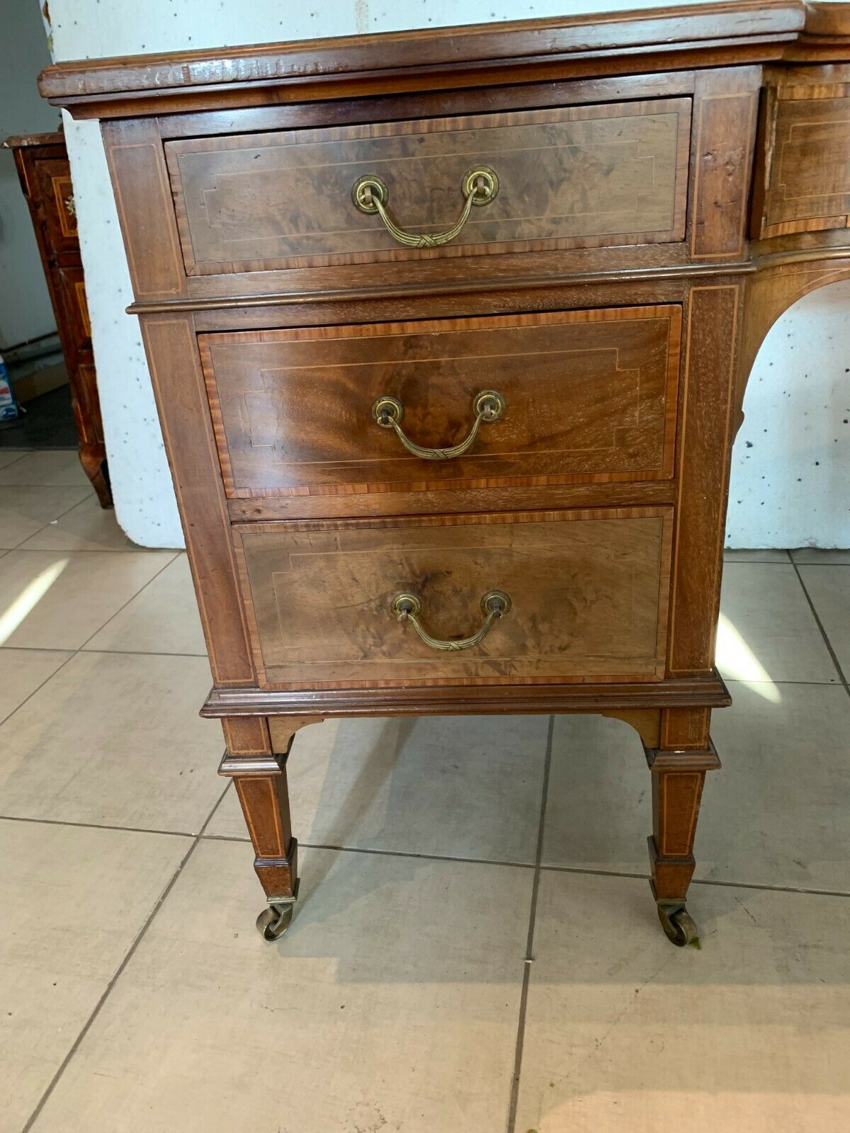 Desk and its rotating armchair England XIX century