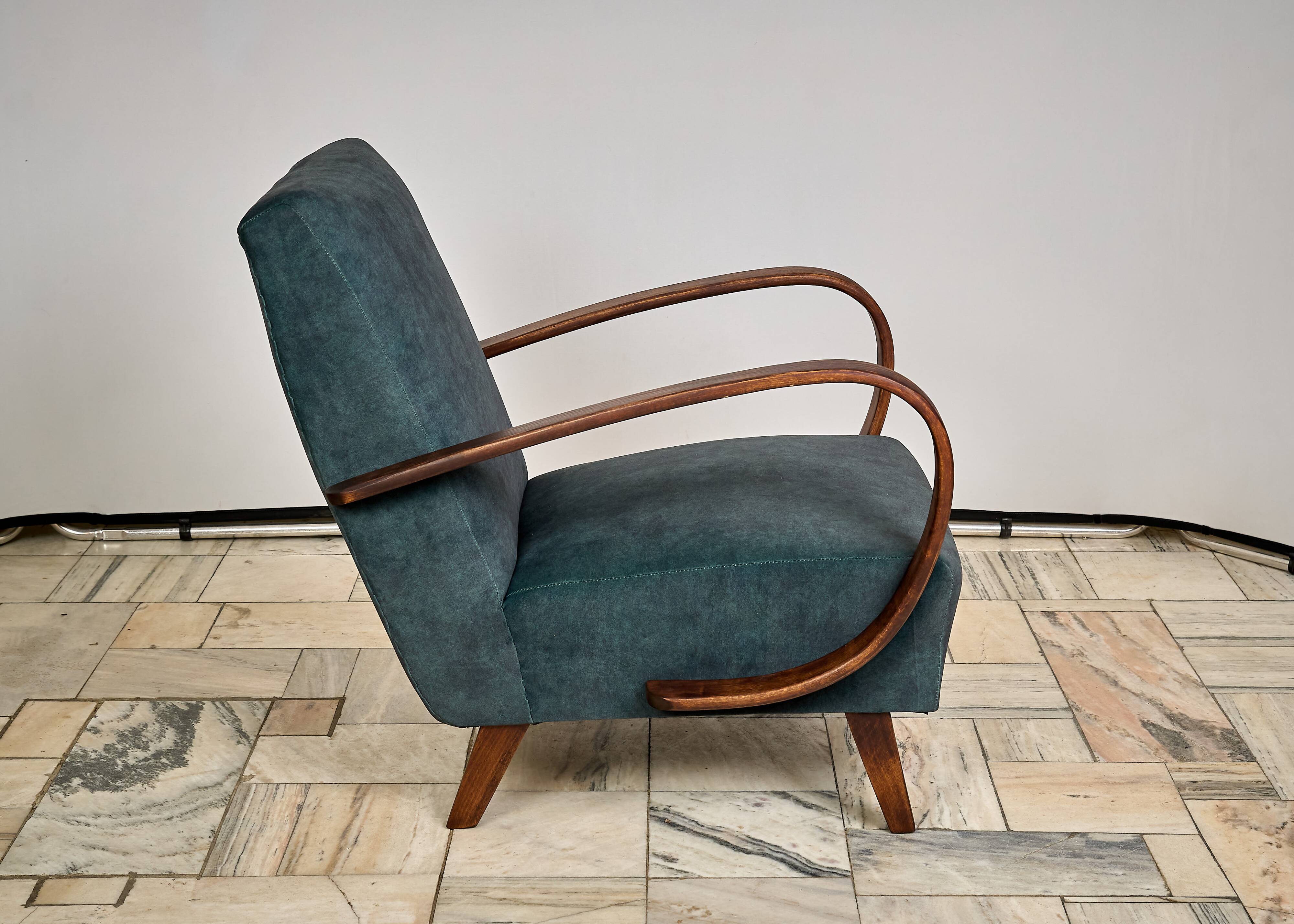 H 410 armchair designed by Jindrich Halabala, Czechoslovakia, 1940s