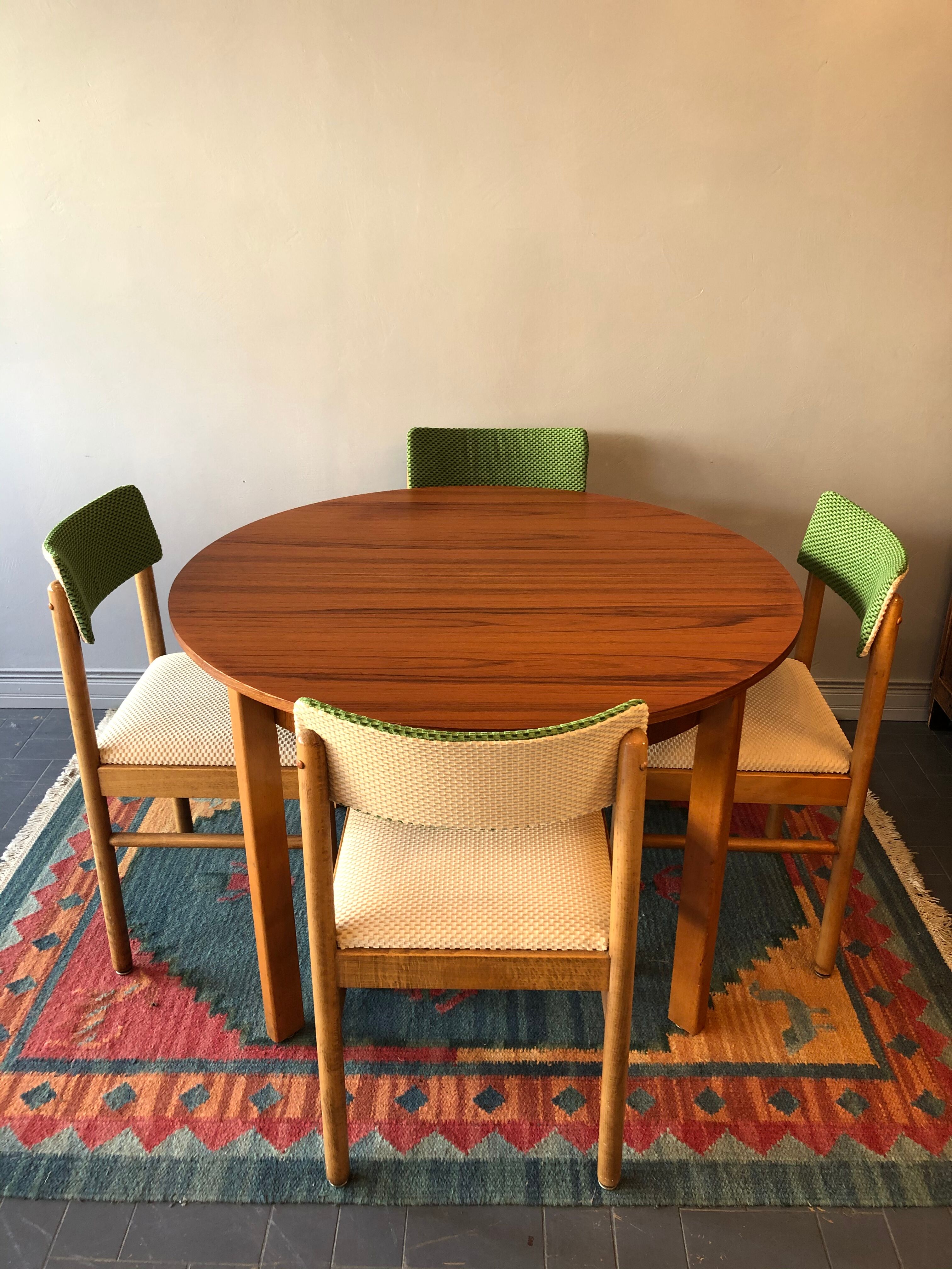 Vintage round table with built-in extension