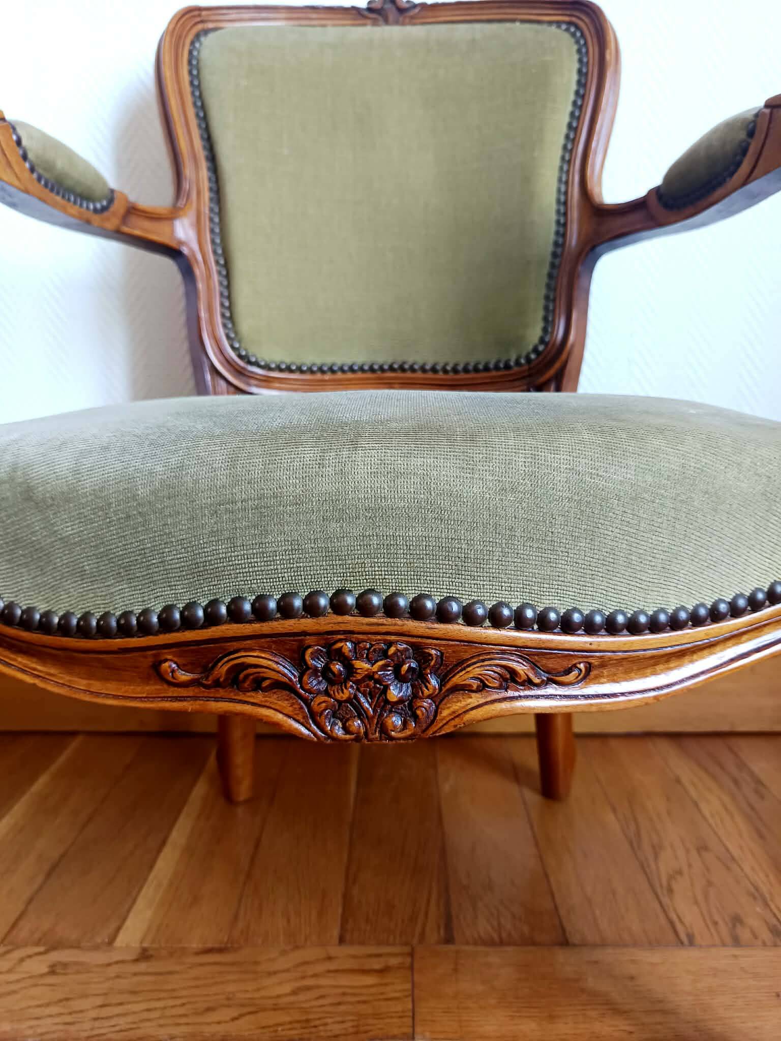 Fauteuil cabriolet vert Louis XV