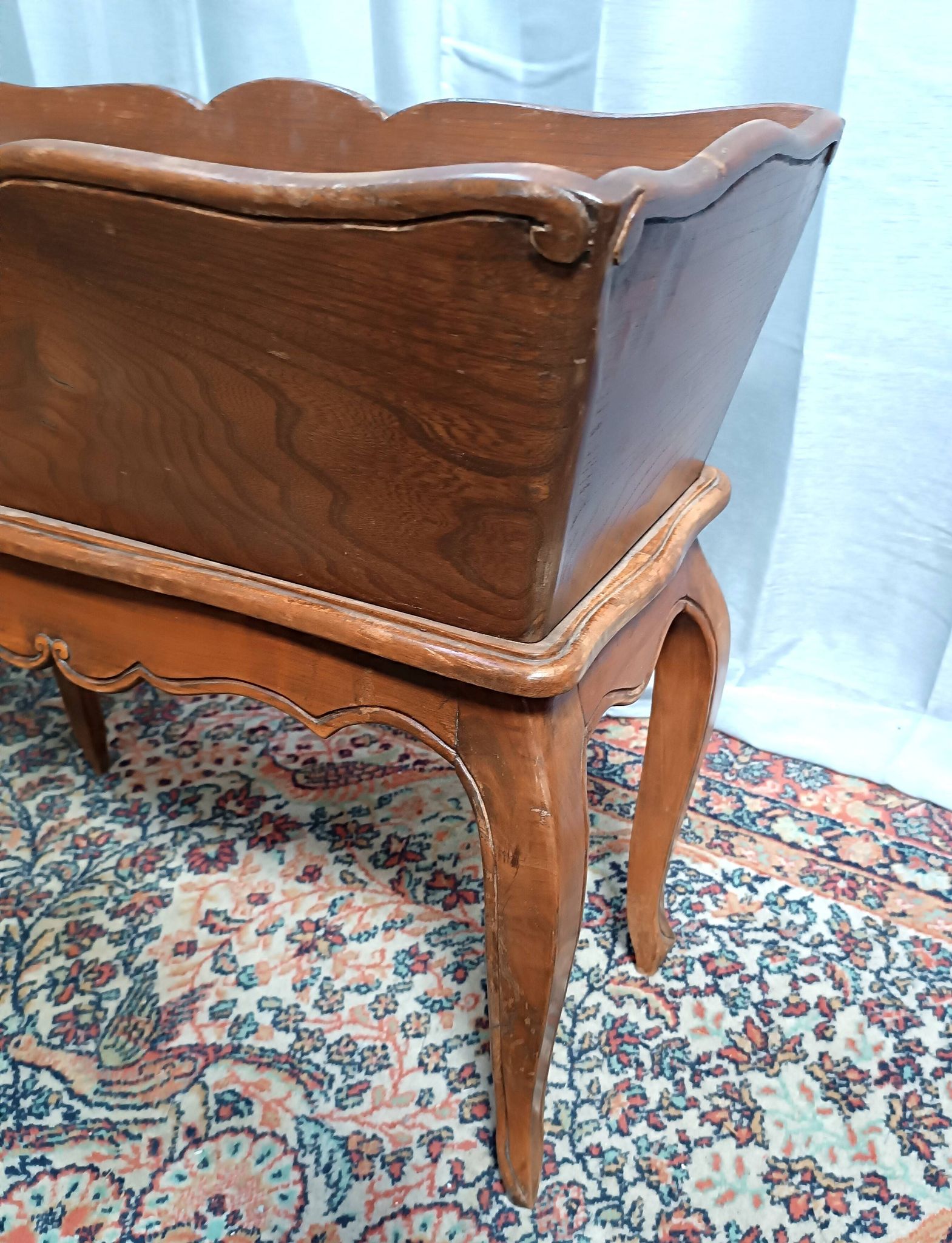 Jardinière style Louis XV en noyer