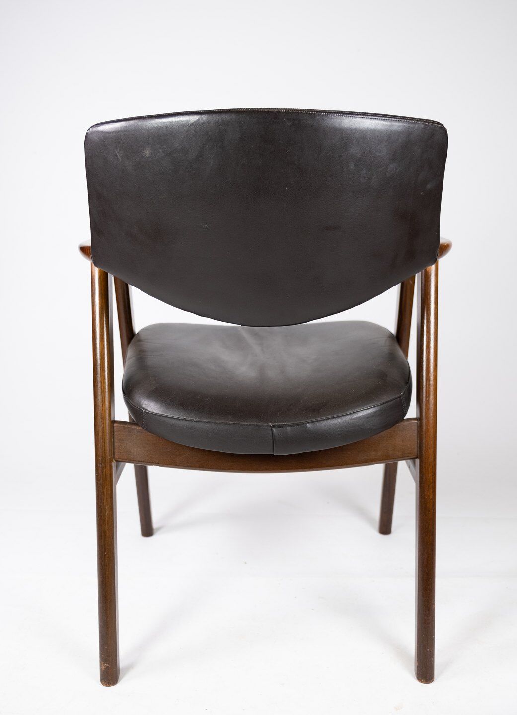 Armchair in rosewood and black leather of danish design from 1976.