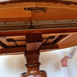 Extendable Oval Round Table
