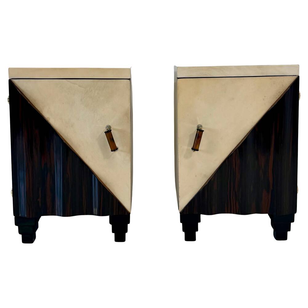 Paire de tables de nuit Art Déco italiennes attribuées à Gaetano Borsani, années 1930.