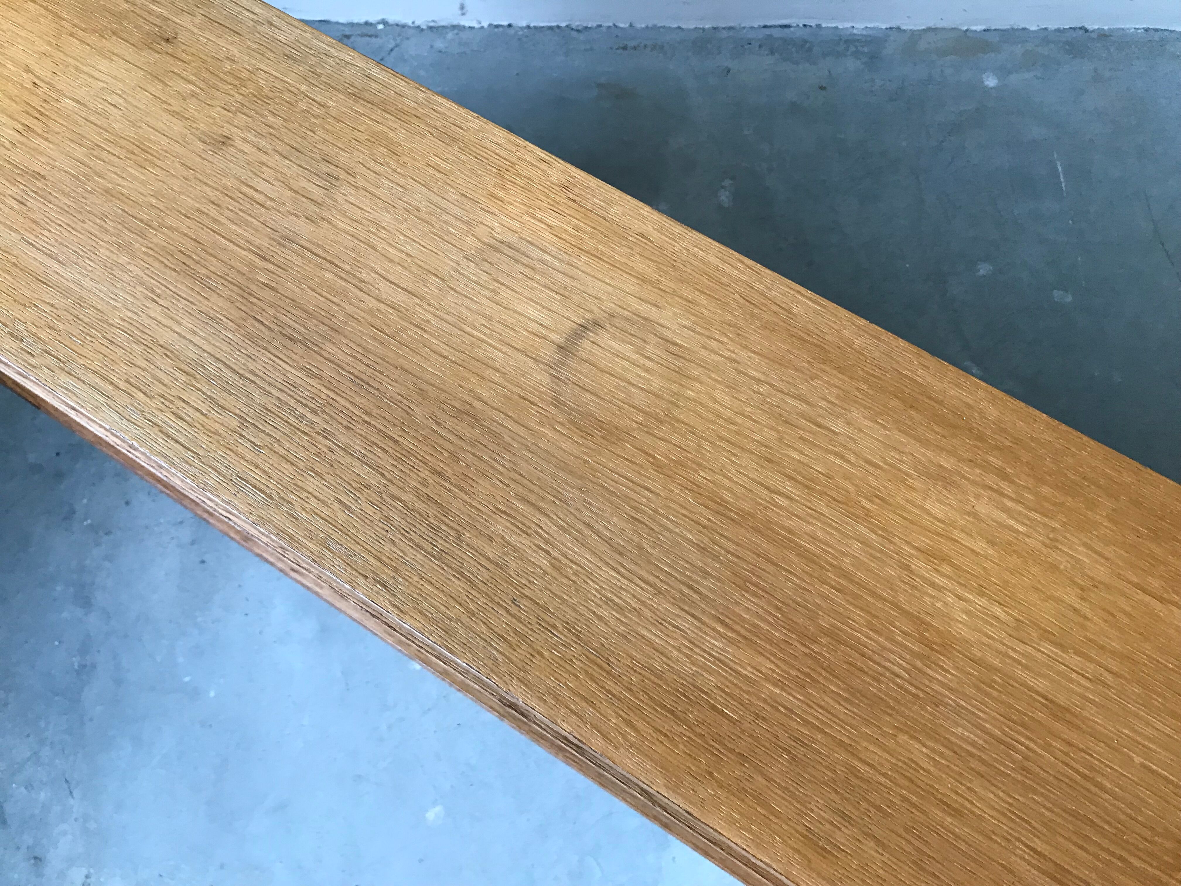 Small oak shelf, work of the 50s.