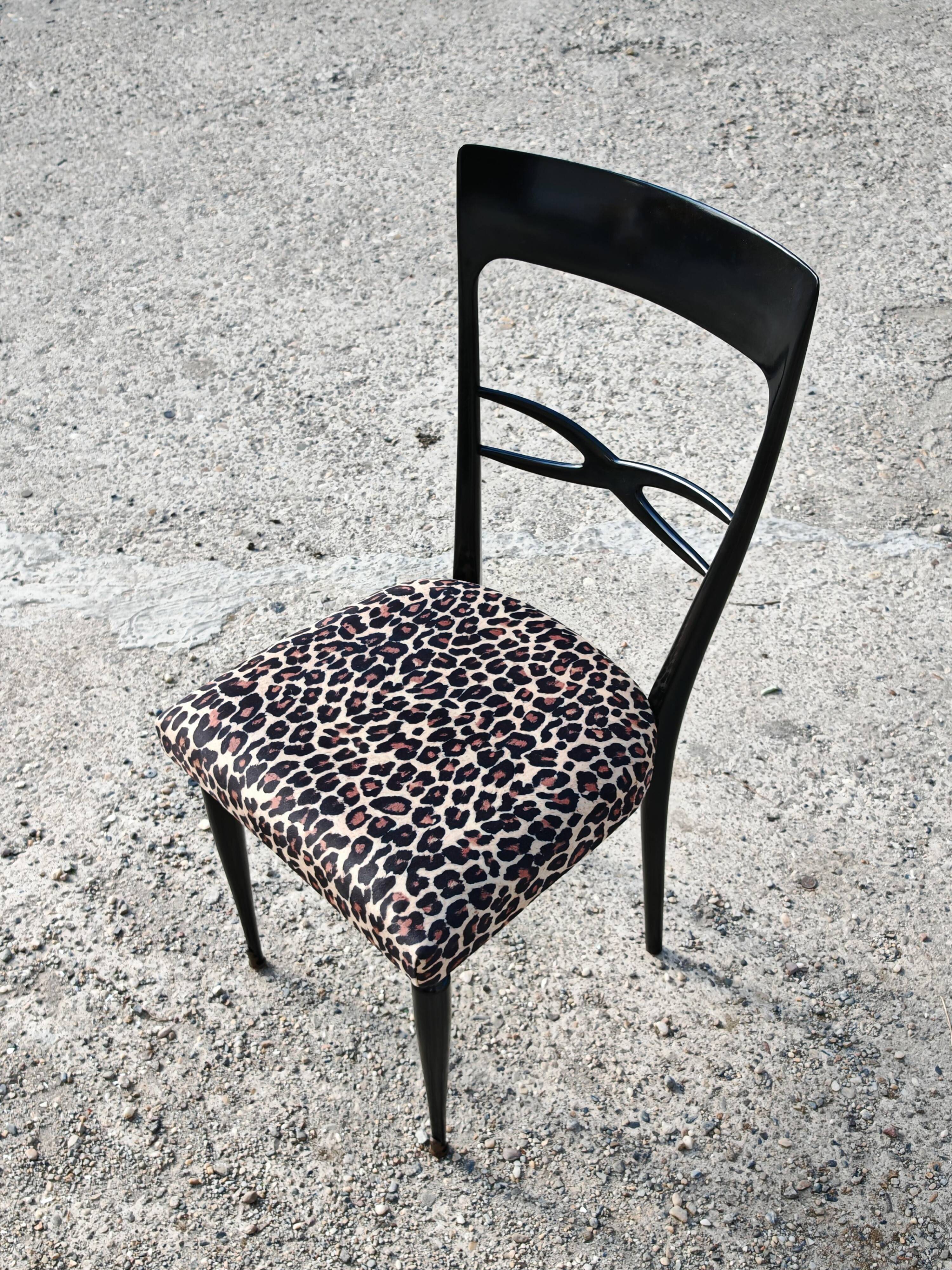 Set de 6 chaises salle à manger Mid Century laque noire peluche imprimé léopard