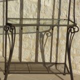 Etagère de style en fer forgé et 3 étagères en verre