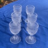 Elegant service consisting of a carafe, 3 wine glasses and 6 diamond pattern aperitif glasses