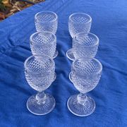 Elegant service consisting of a carafe, 3 wine glasses and 6 diamond pattern aperitif glasses