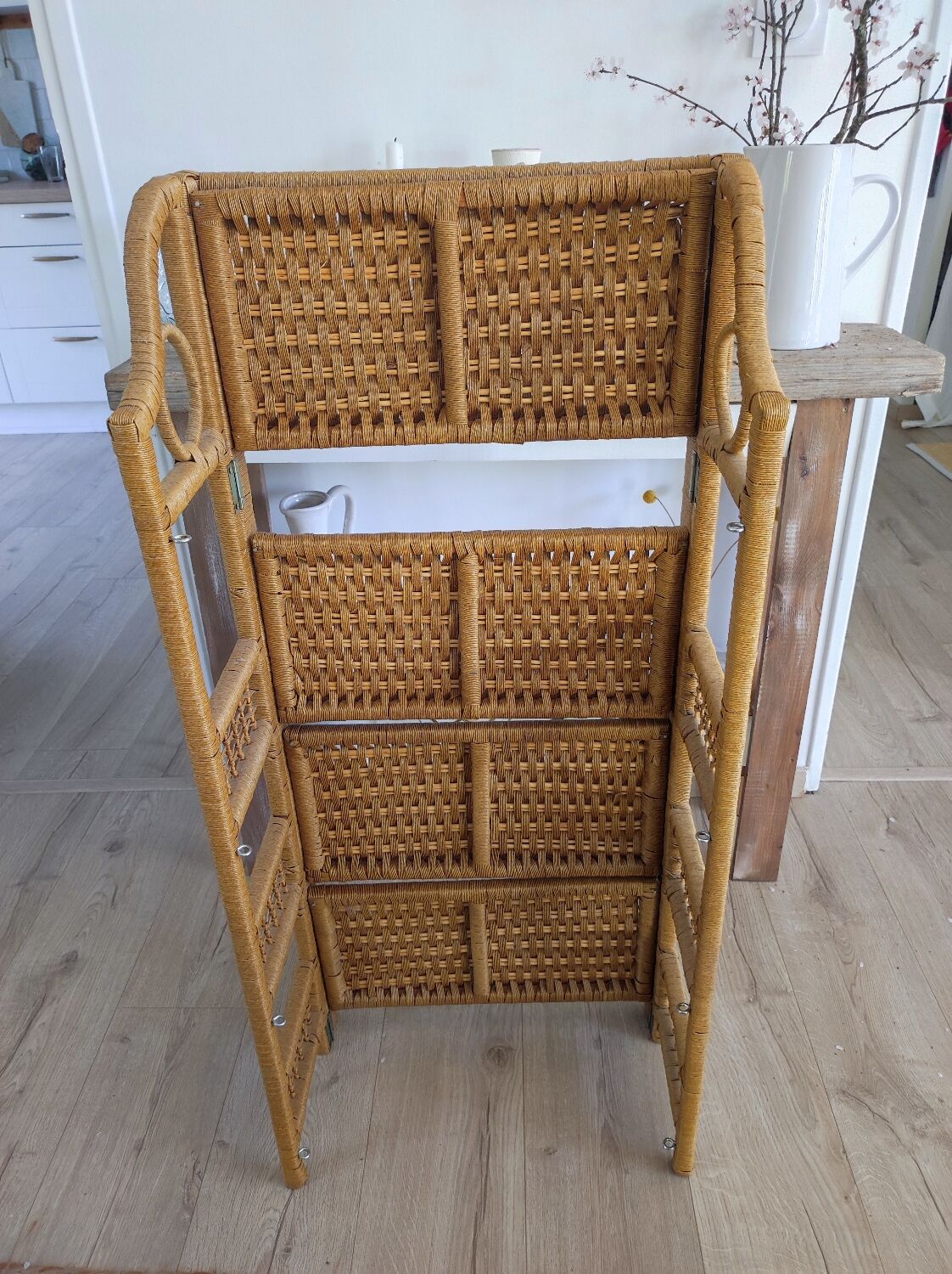 Folding rattan shelf
