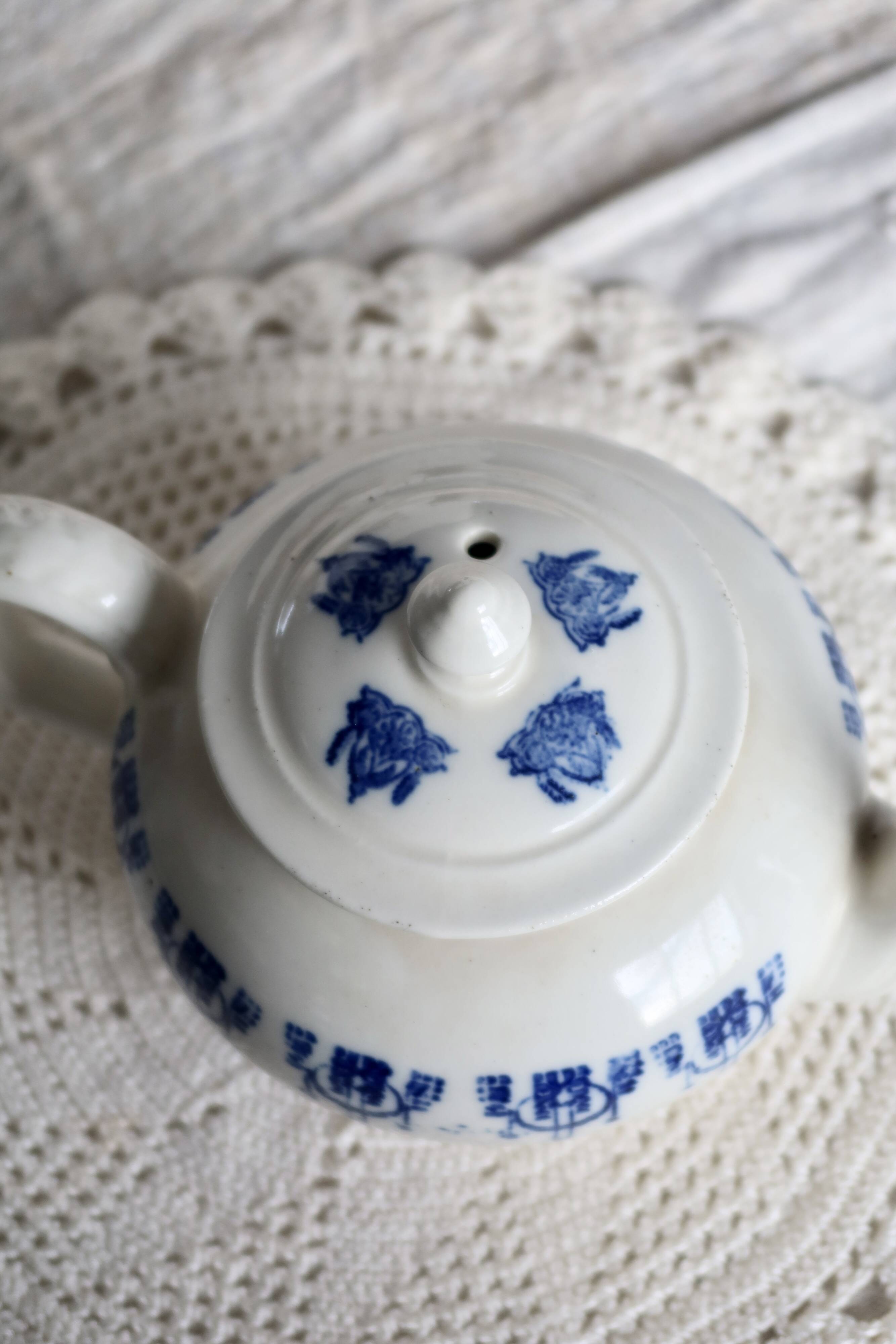 Antique teapot Saint-Uze steel clay cobalt blue pattern