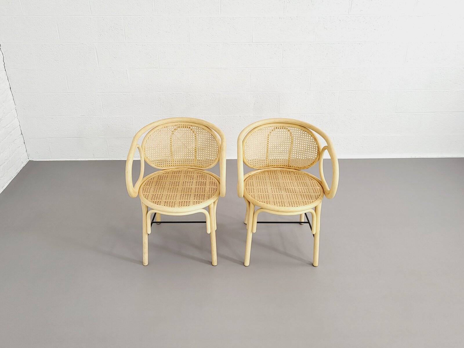 Paire de fauteuils en rotin et cannage
