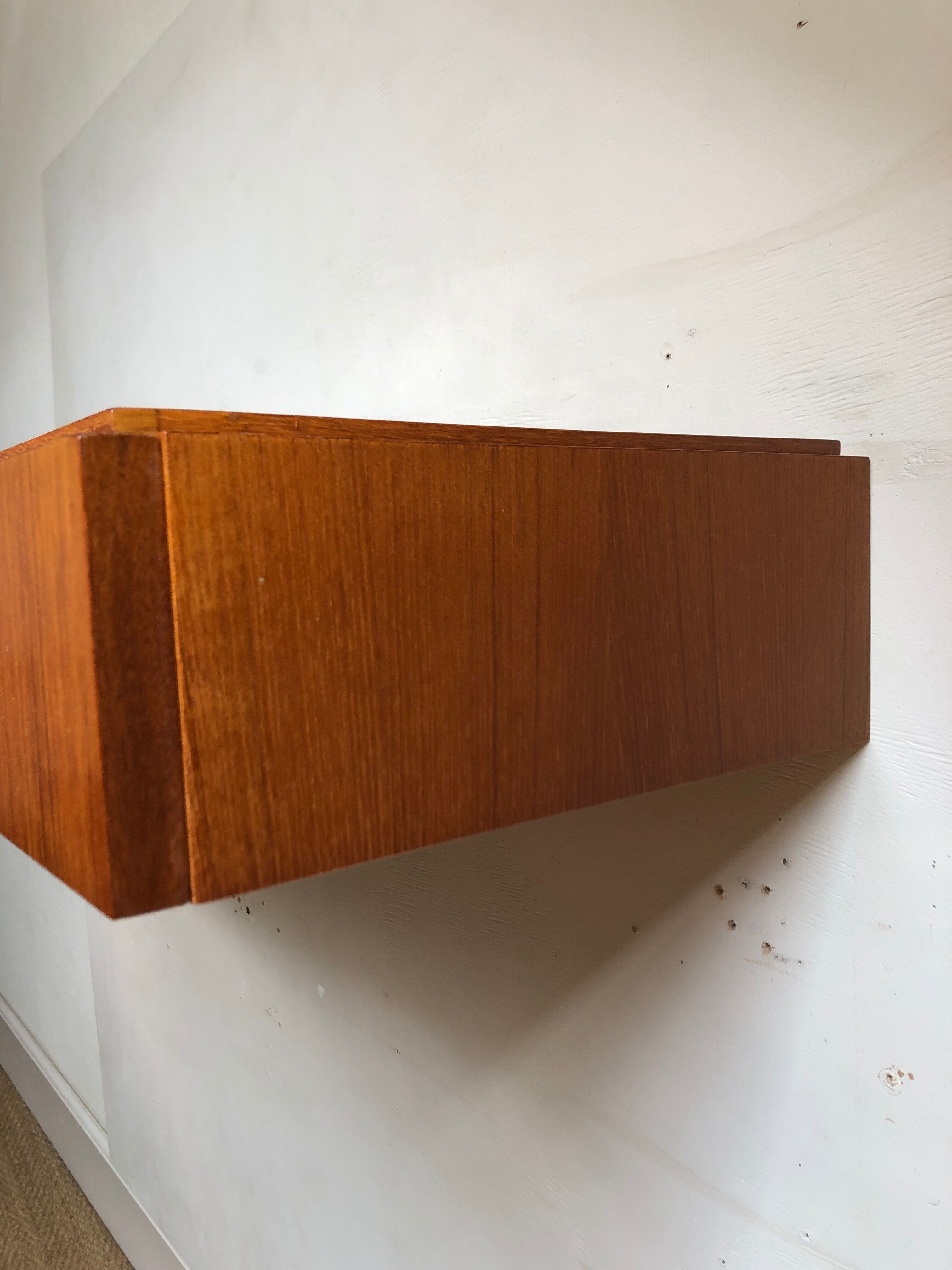 Wall console